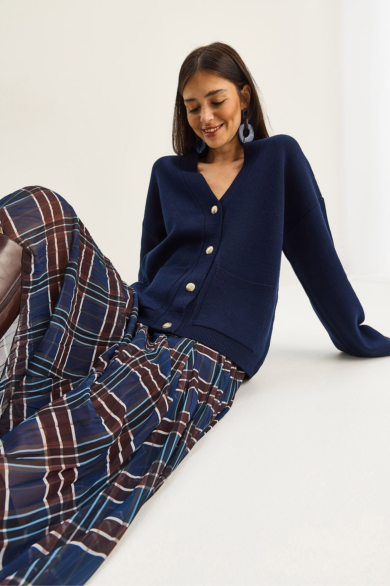 LUCCI Thick Ribbed V-neck Cardigan with Button Closure