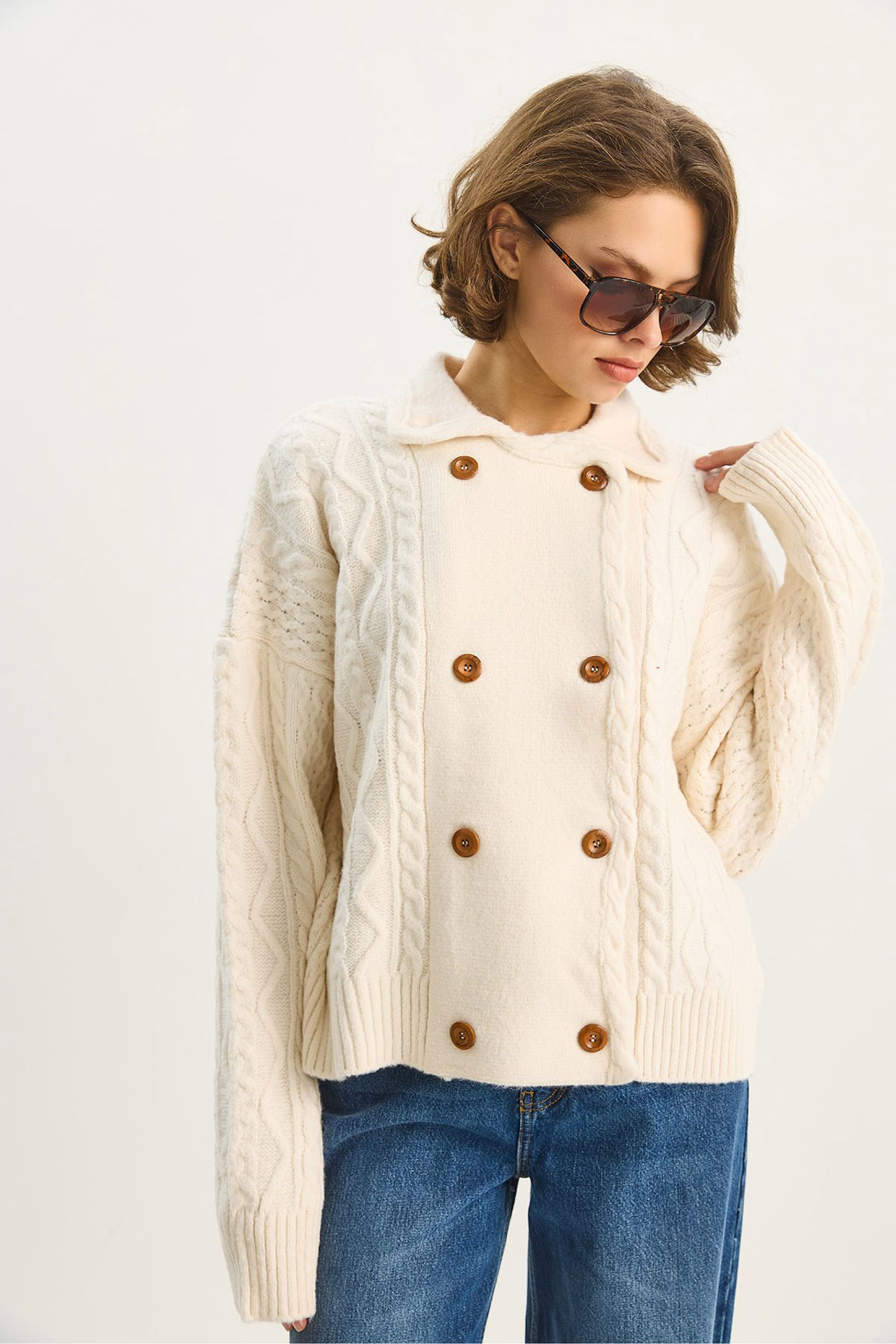 LUCCI Textured Ribbed Knit Cardigan with Button Closure 4