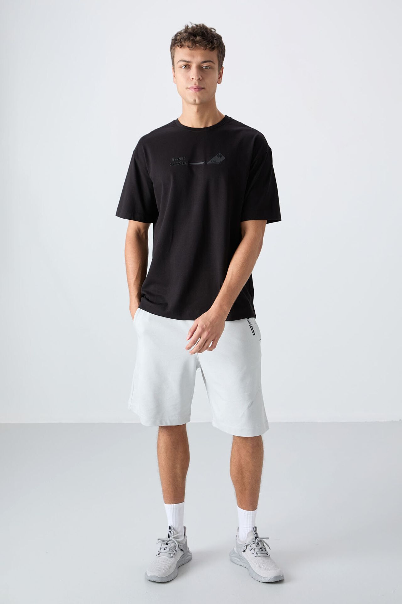 TOMMY Oversized Logo Crew Neck T-Shirt 2