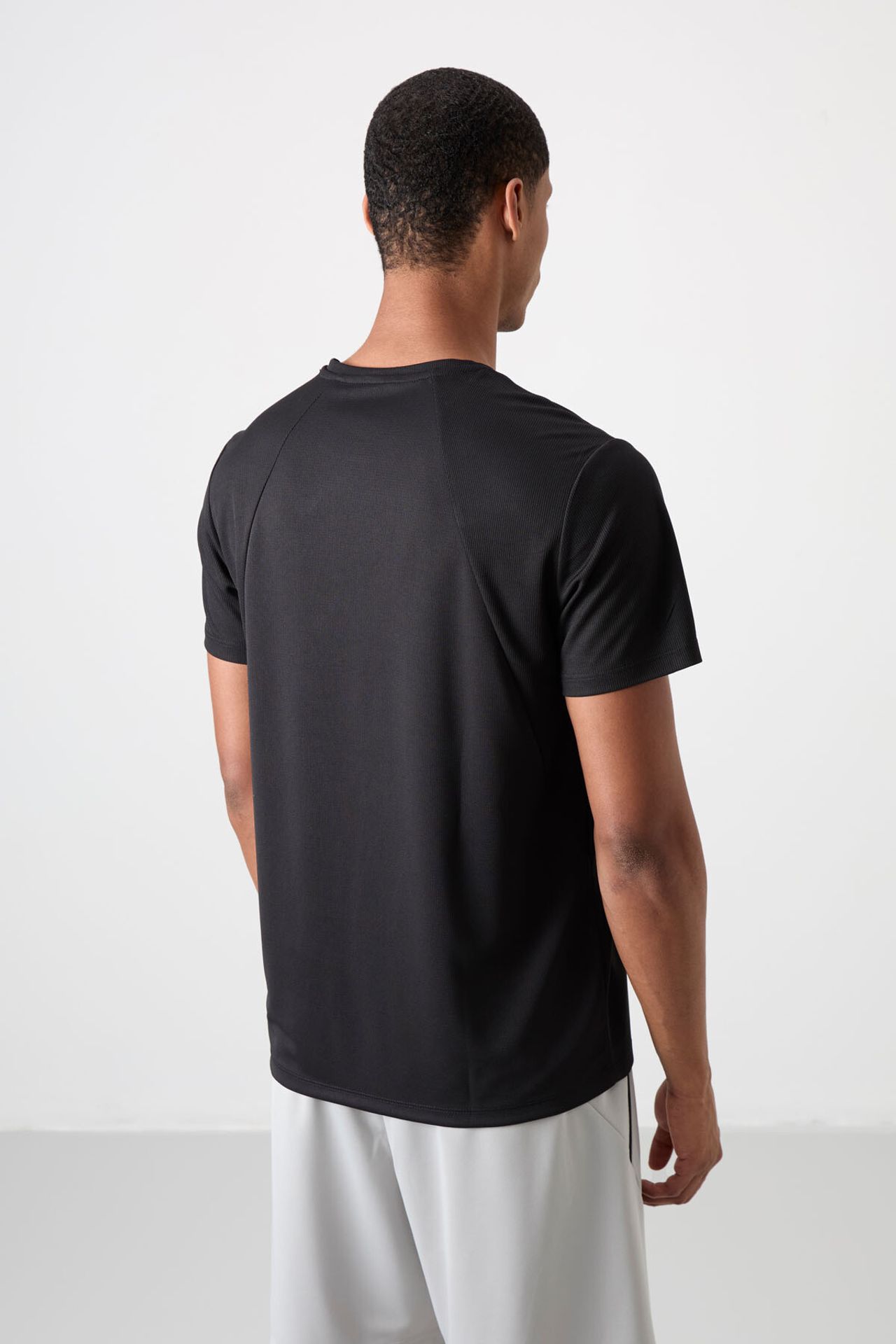 TOMMY Men's Solid Crew Neck T-Shirt 6