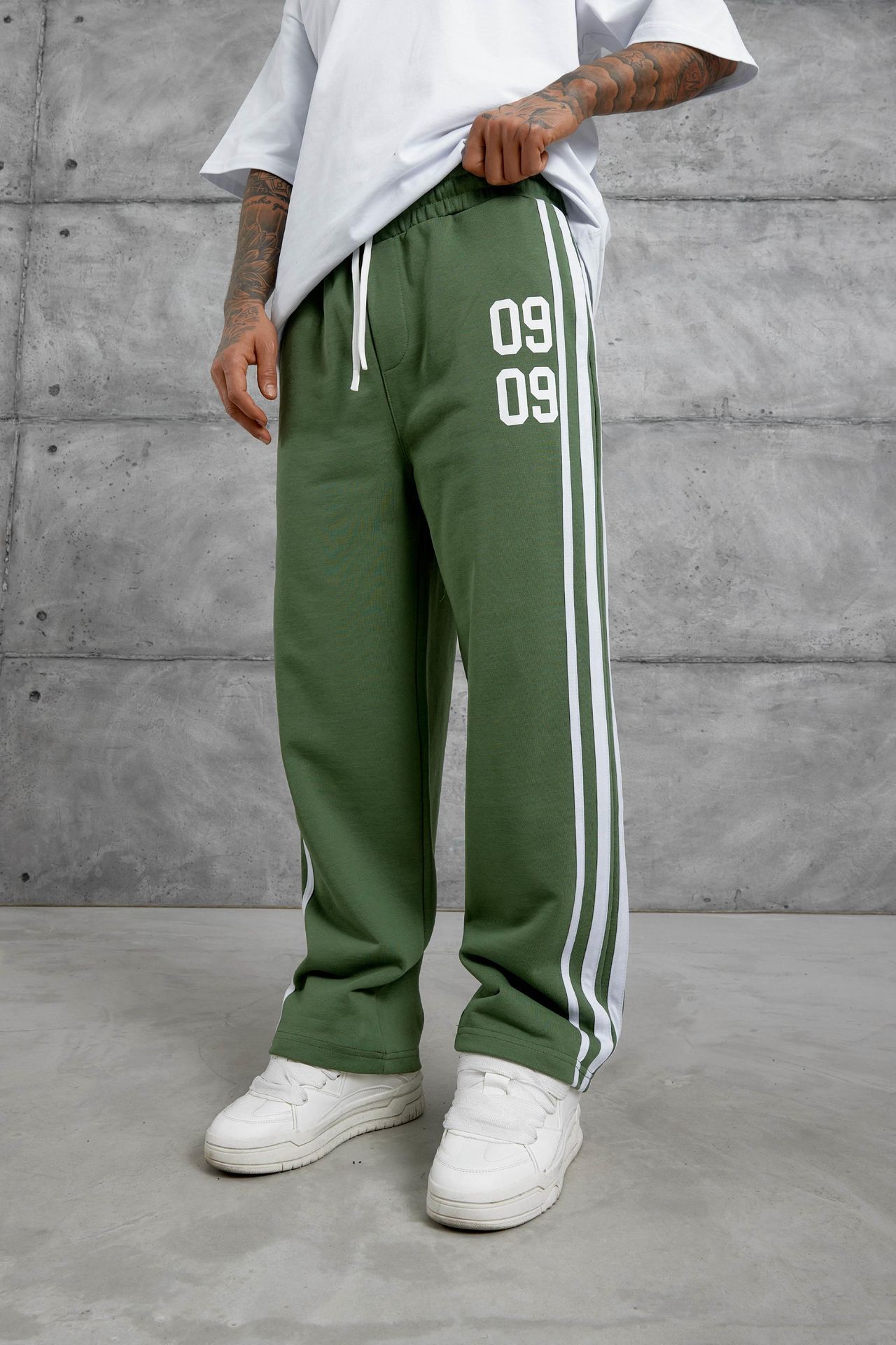NOMARC Geniş Paçalı Yazı Baskılı Jogger 1