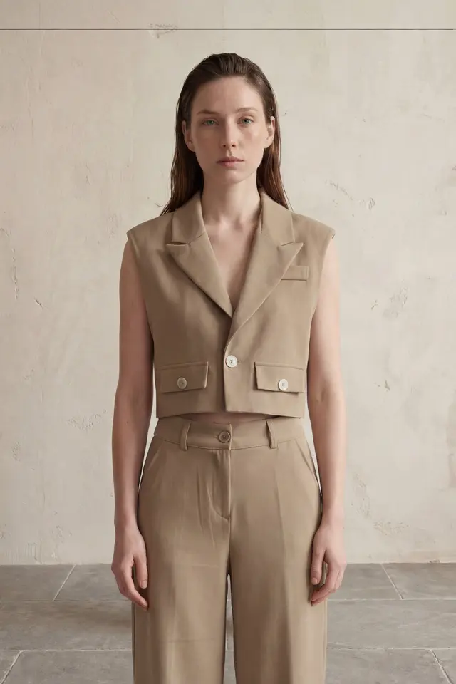 MY FASHION Cropped Buttoned Waistcoat