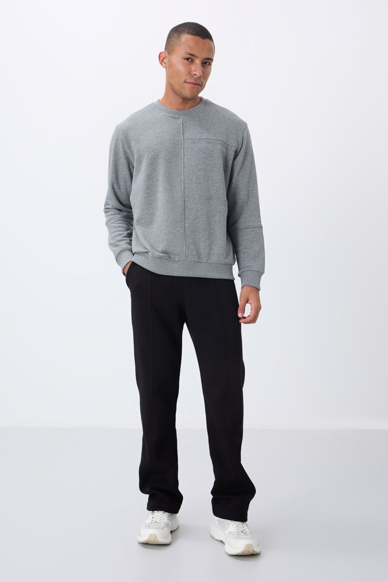 TOMMY Men's Solid Crew Neck Sweatshirt 3