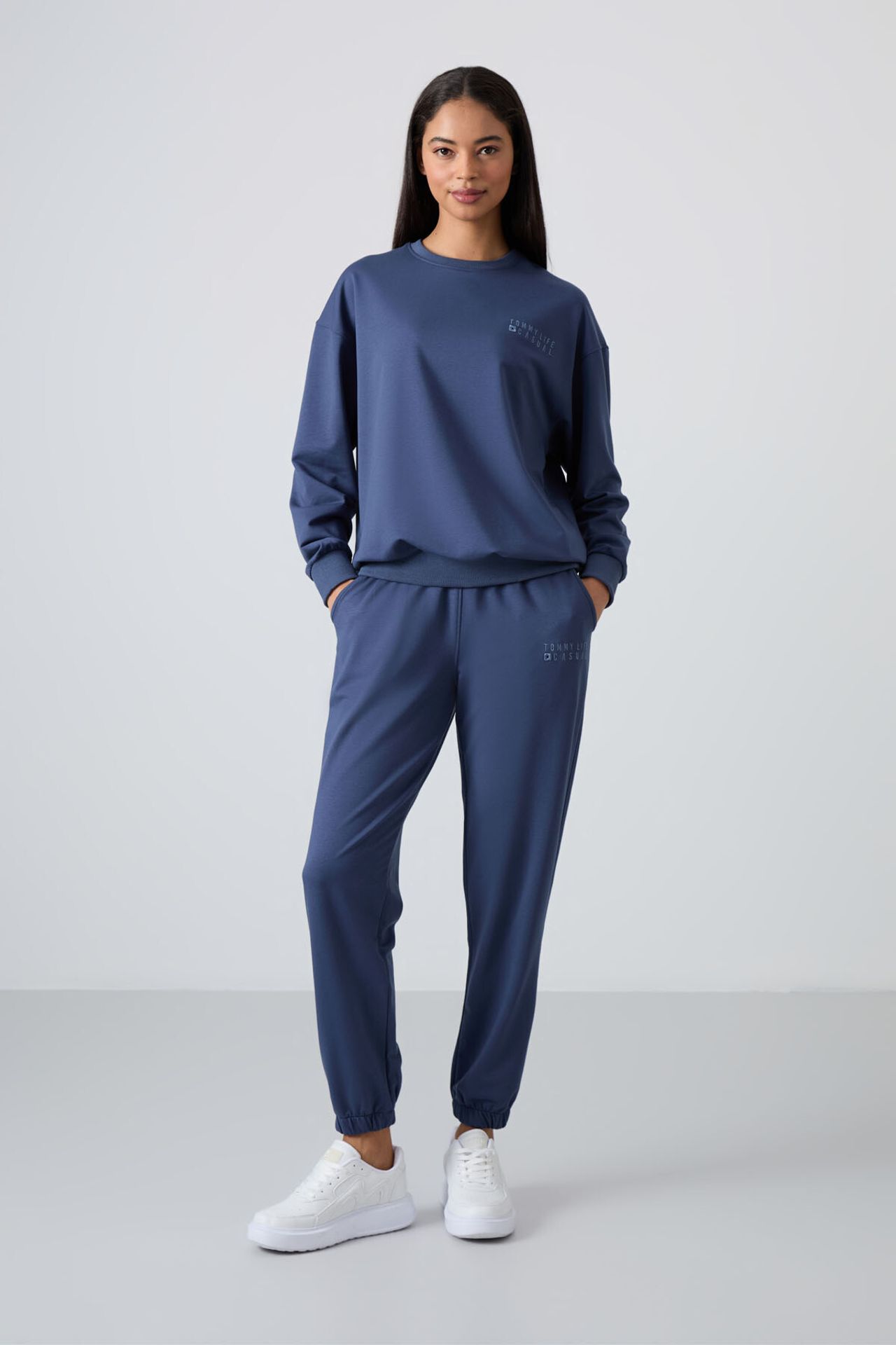 TOMMY Oversized Crew Neck Sweatshirt and Pants Set 1