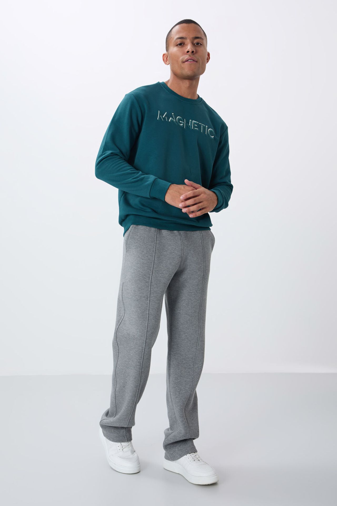 TOMMY Men's Printed Crew Neck Sweatshirt 3
