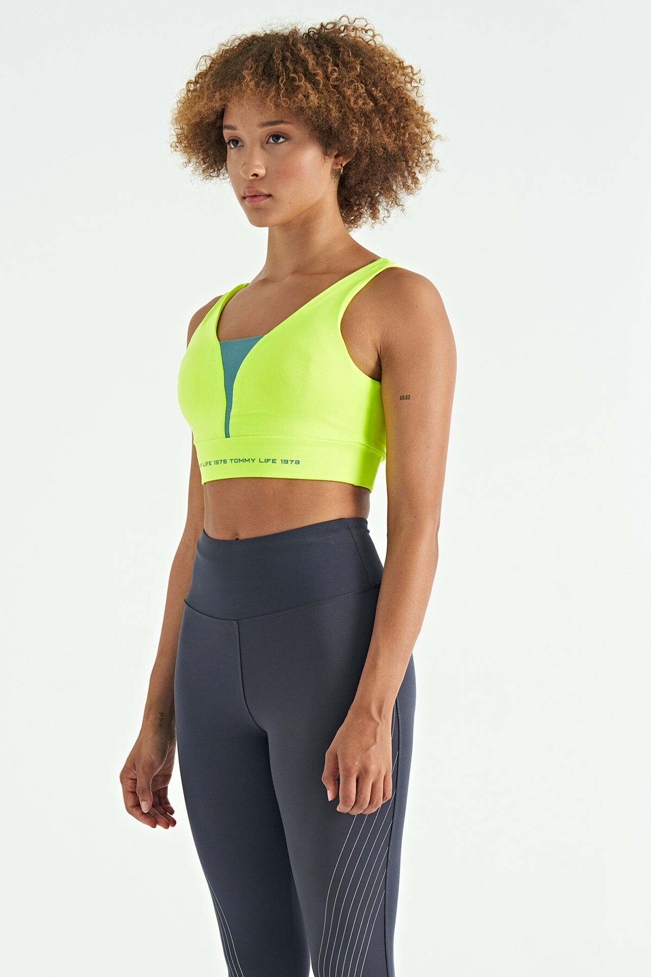 TOMMY Women's Color-Blocked Sleeveless Crop Sports Top 3