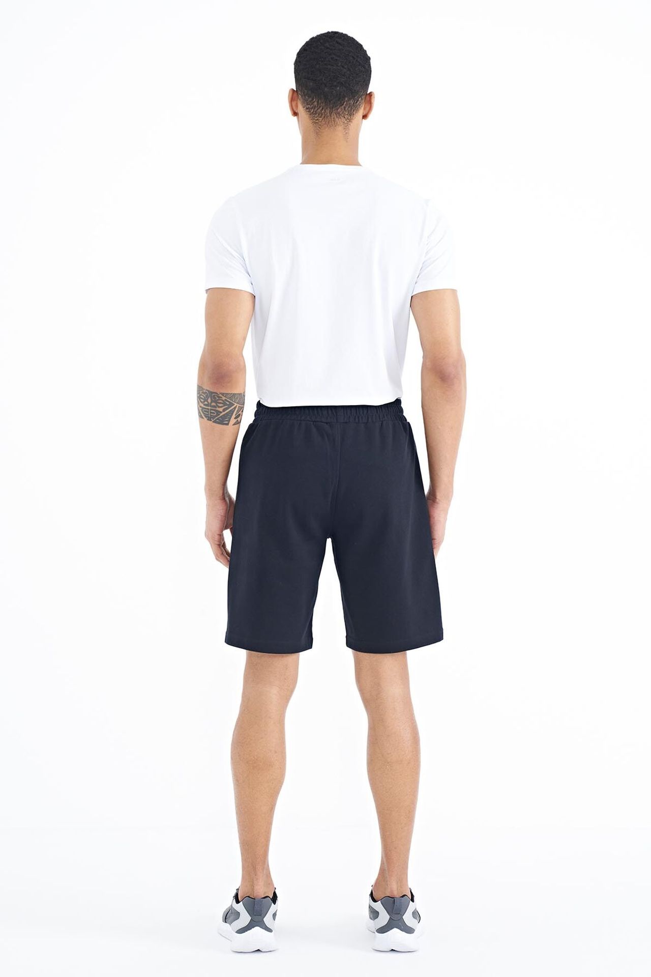 TOMMY Men's Solid Sweat Shorts 6