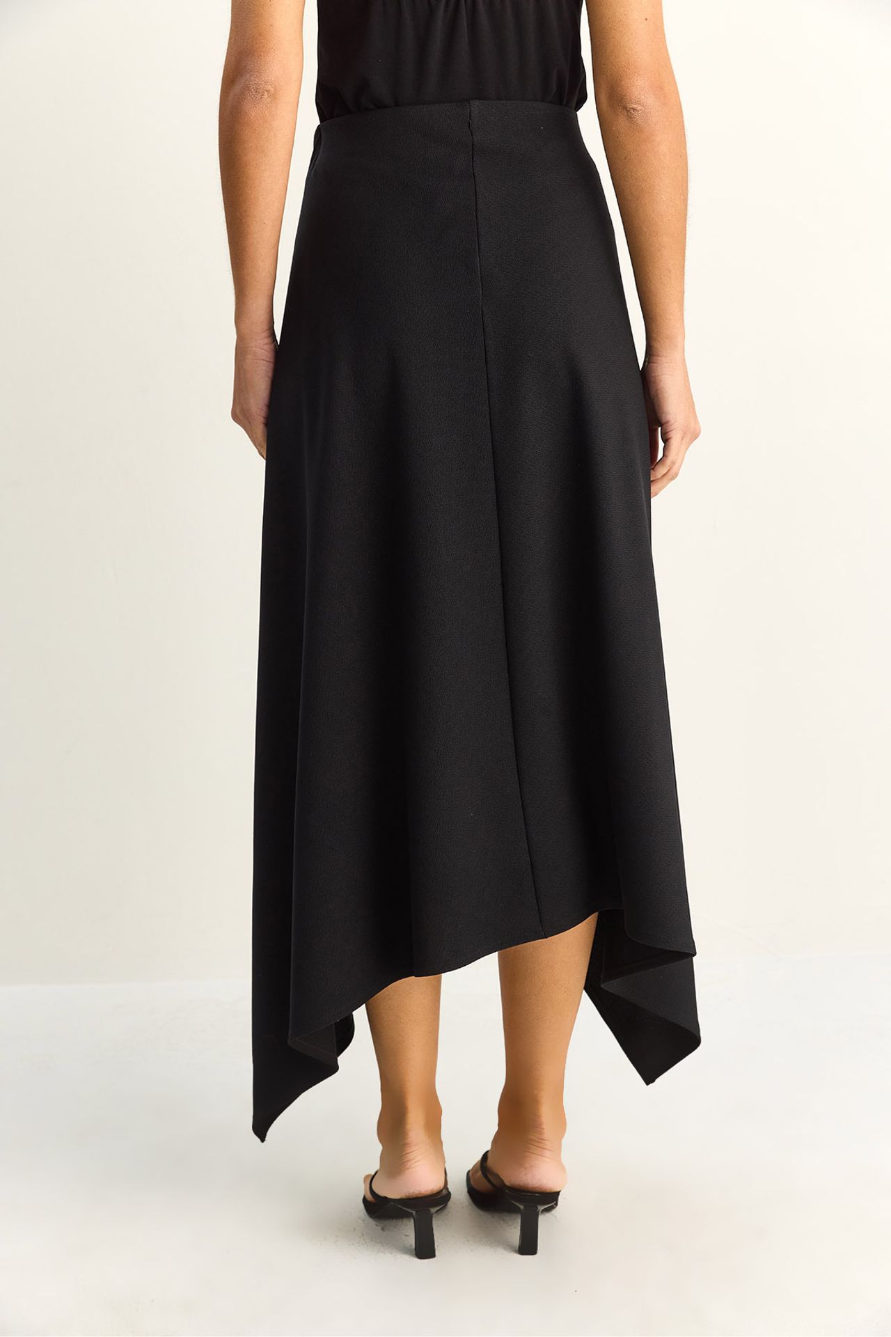 LUCCI Midi A-line Skirt With Button Closure 5