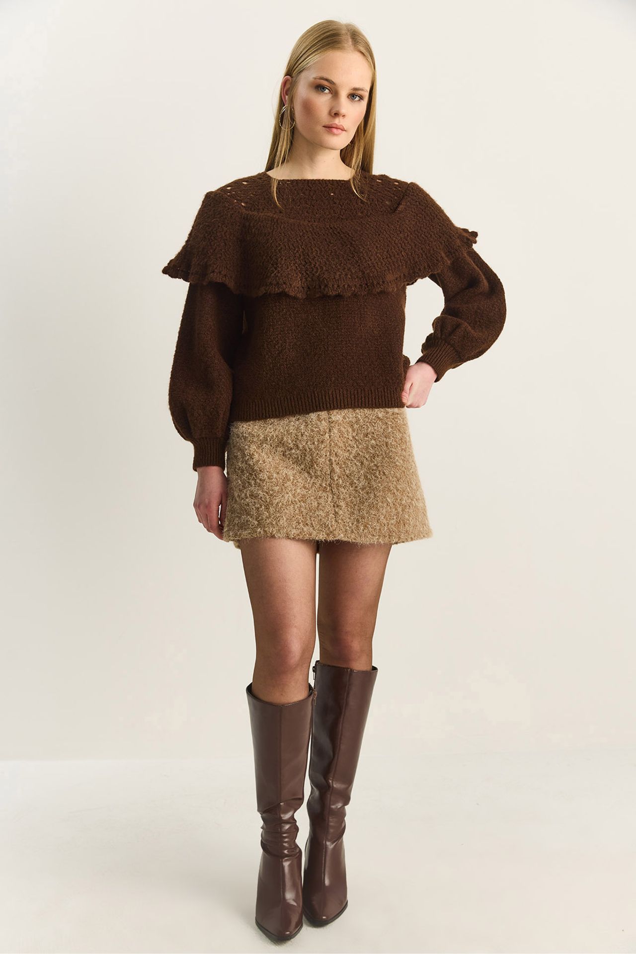 LUCCI Ribbed Boat Neck Thick Sweater with Frilly Detail 5