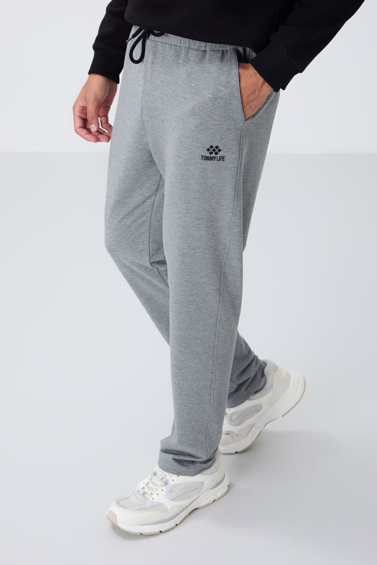 TOMMY Men's Regular-Fit Cotton Blend Sweatpants 2