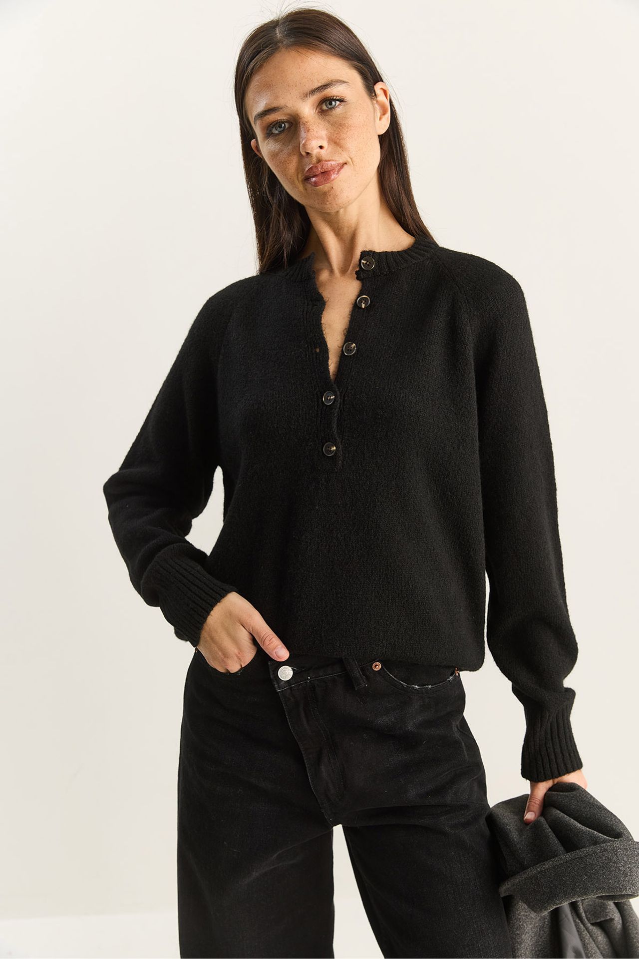 LUCCI Relaxed Fit Button Collar Knit Sweater 3
