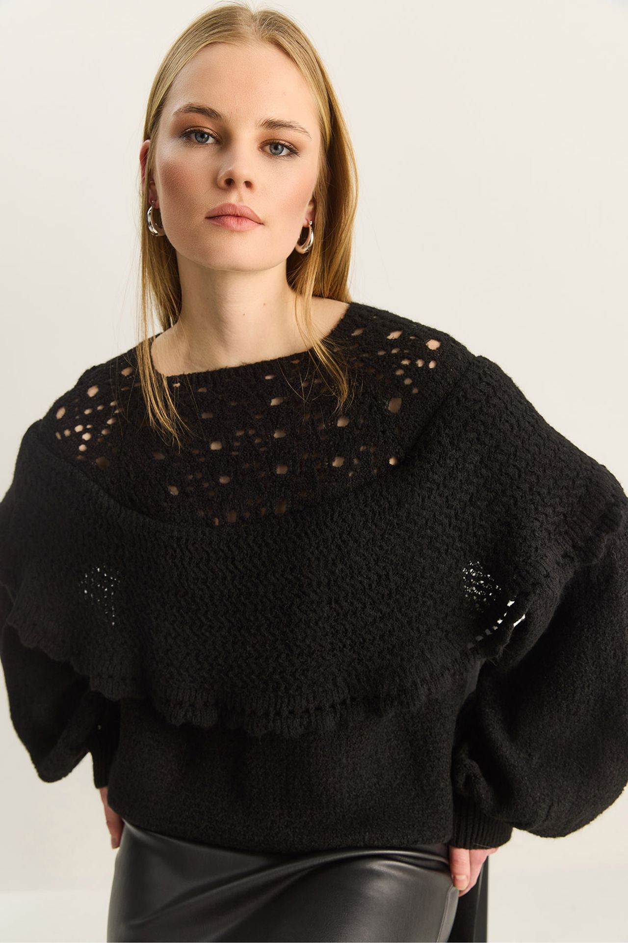 LUCCI Ribbed Boat Neck Thick Sweater with Frilly Detail 3