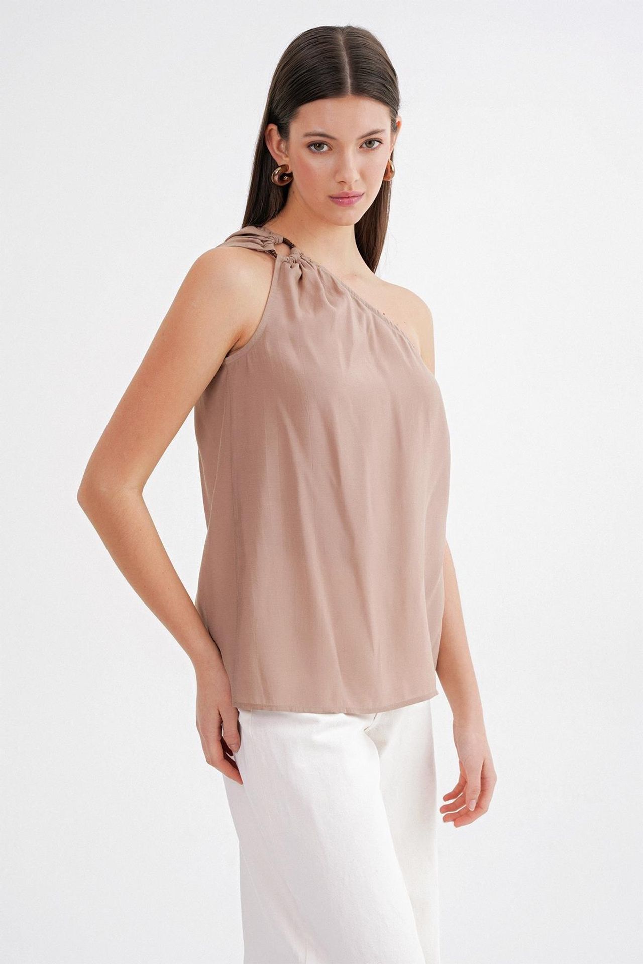 Mixray Asymmetrical Collar Accessory Detailed Top 4