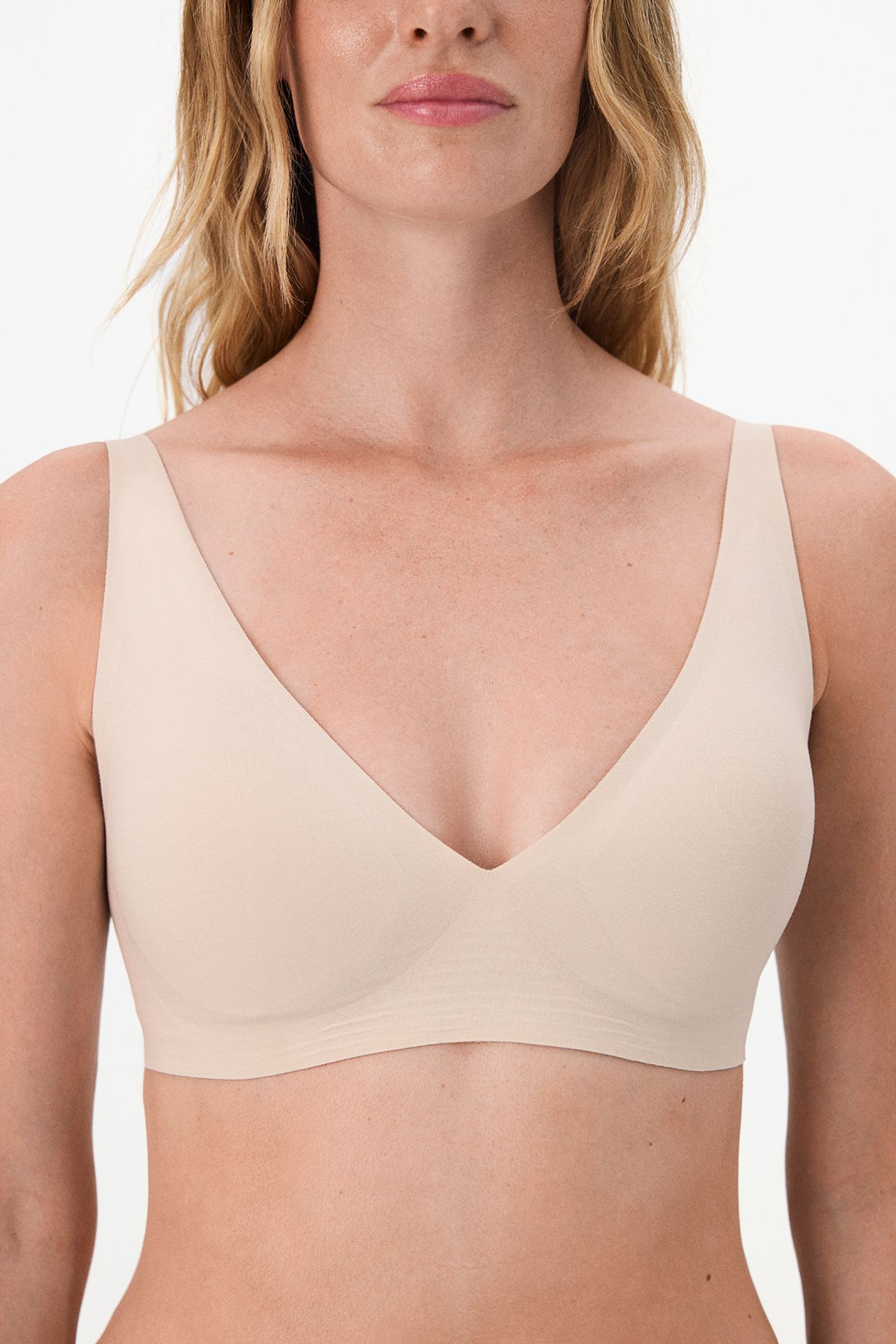 PENTI 24 Hours Decollette Removable Padding Bra