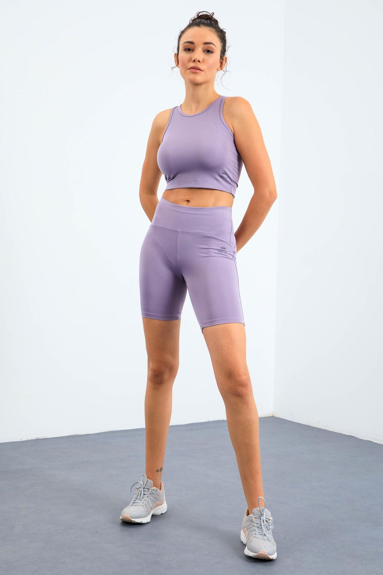 TOMMY Sleeveless Crew Neck Active Set With Cycling Shorts 2