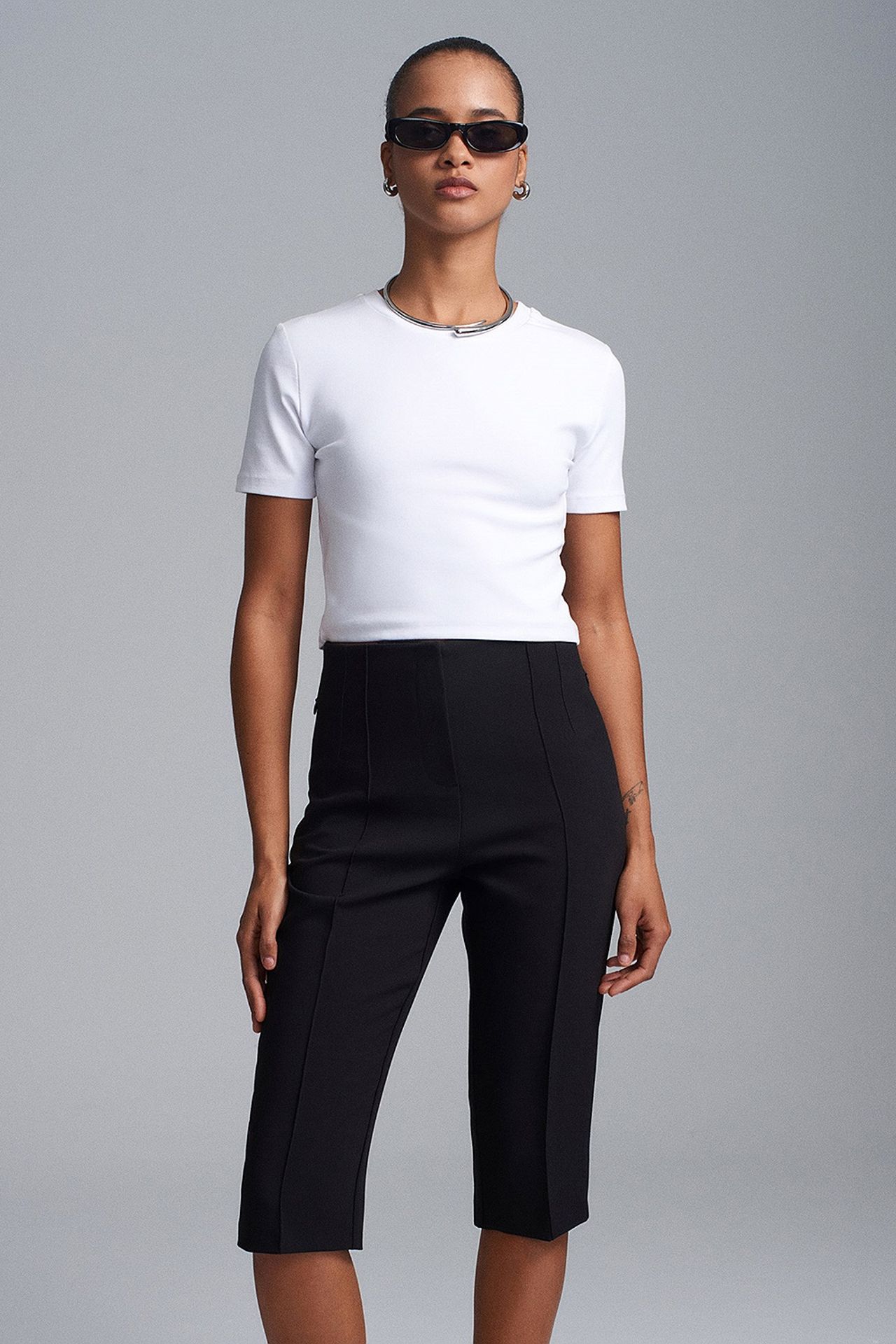 DILVIN High-waist Straight Capri Shorts With Slit 1