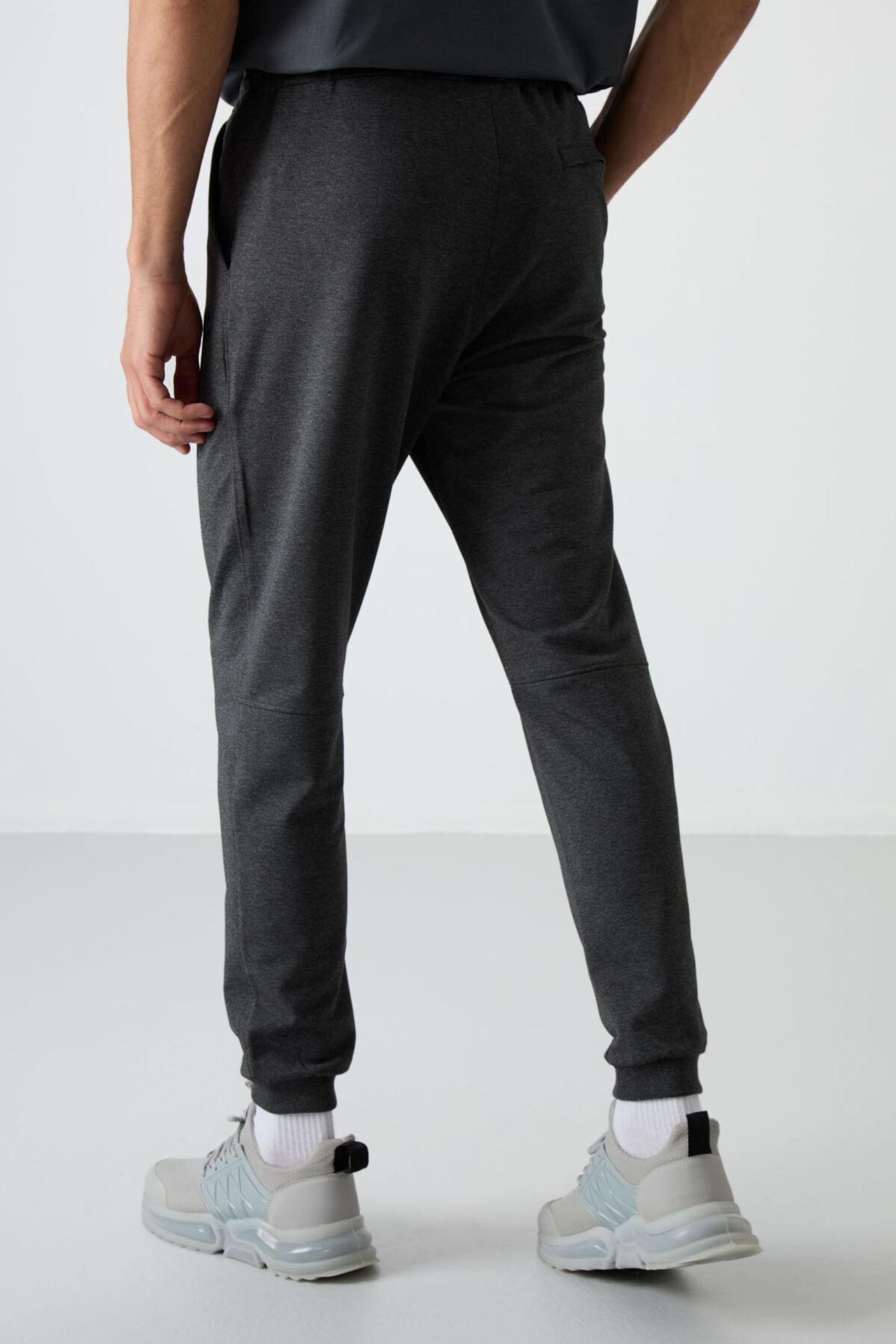 TOMMY Men's Fleece Jogger Sweatpants 6