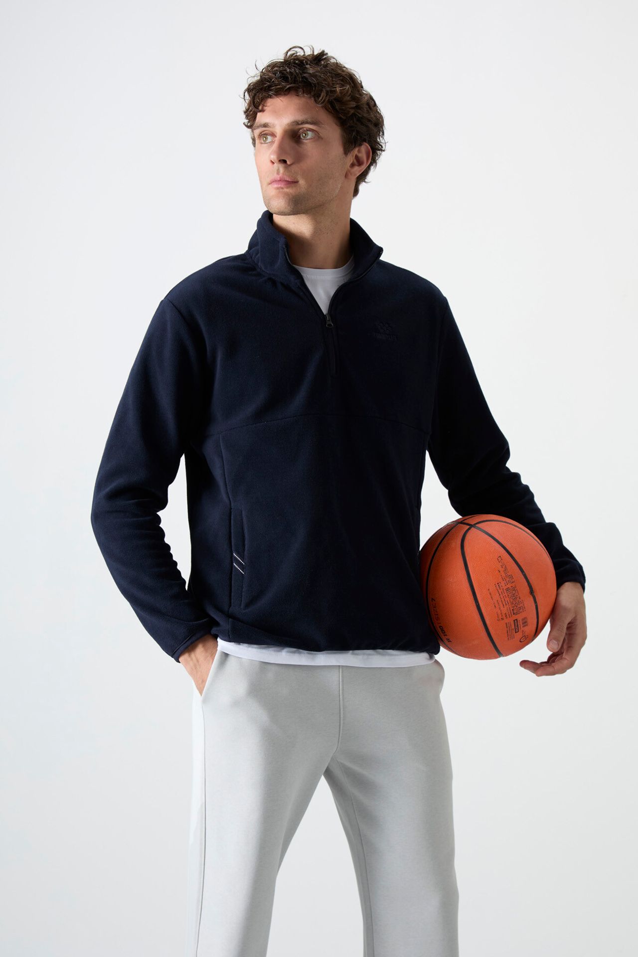 TOMMY Men's Slim Fit Half-zip Plush Sweatshirt 5