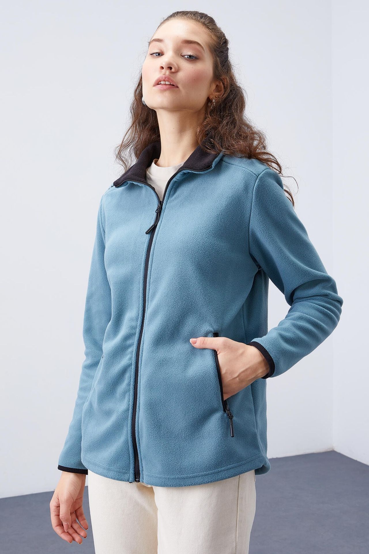 TOMMY Women's Plush Zip-Front Sweatshirt 3
