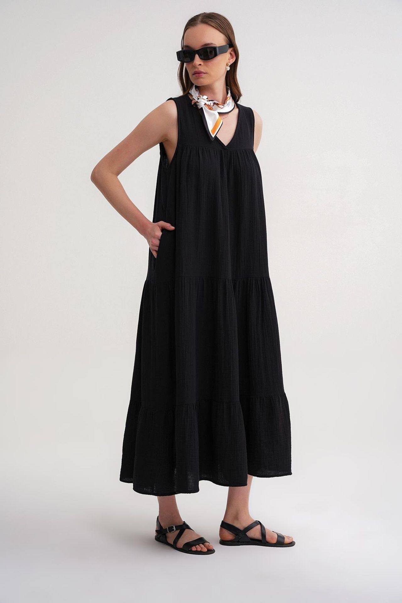 Mixray Sleeveless V-Neck Muslin Midi Dress with Pockets 4