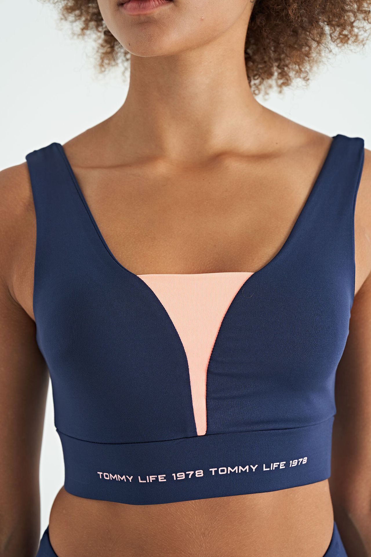 TOMMY Women's Color-Blocked Sleeveless Crop Sports Top 3