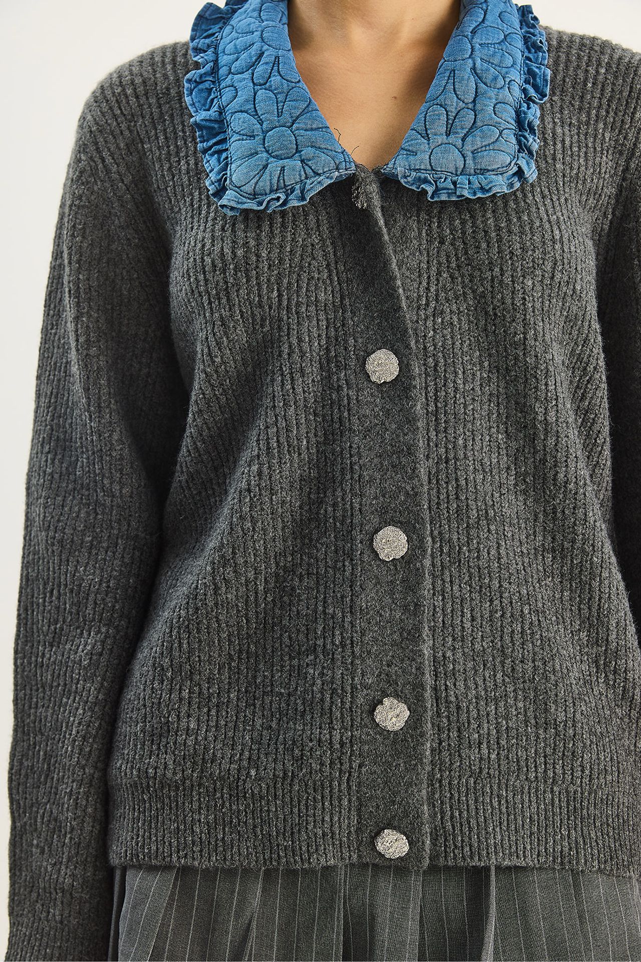LUCCI Knit Cardigan with Collar Detail 5