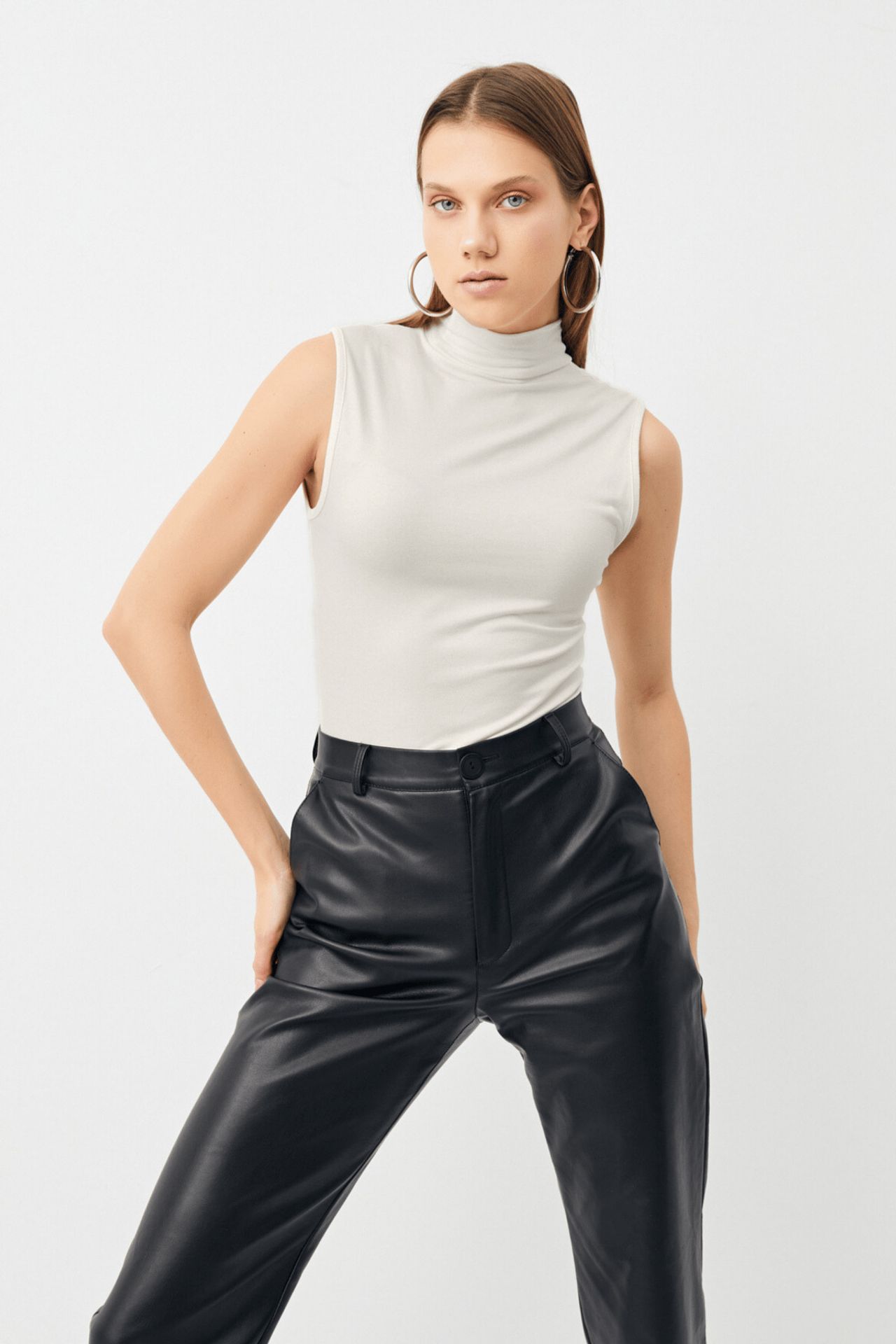 BIPANTOLON Kadın Kolsuz Yarım Balıkçı Yaka Bluz 3