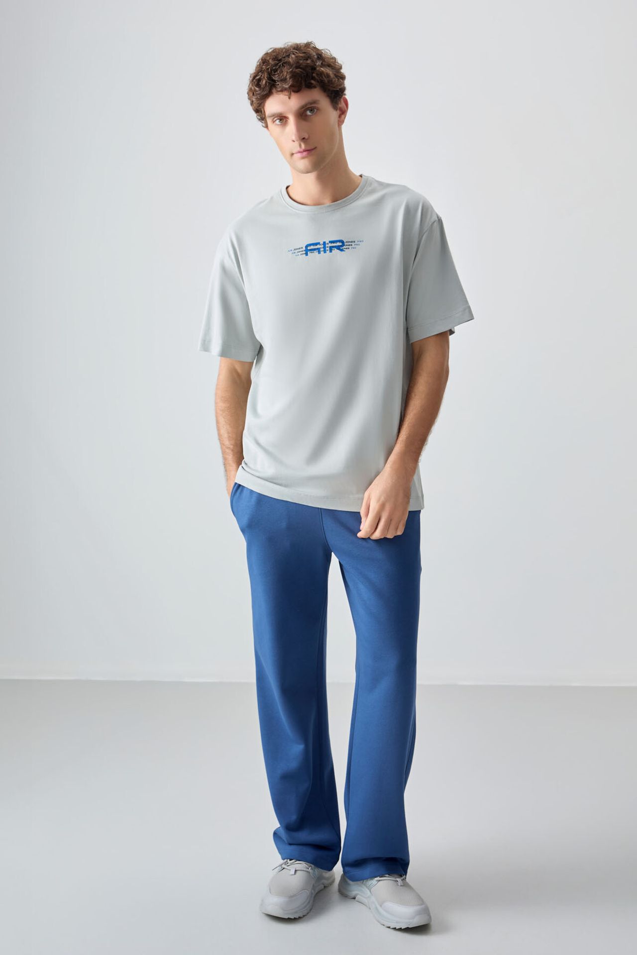 TOMMY Oversized Logo Cotton Crew Neck T-Shirt 4