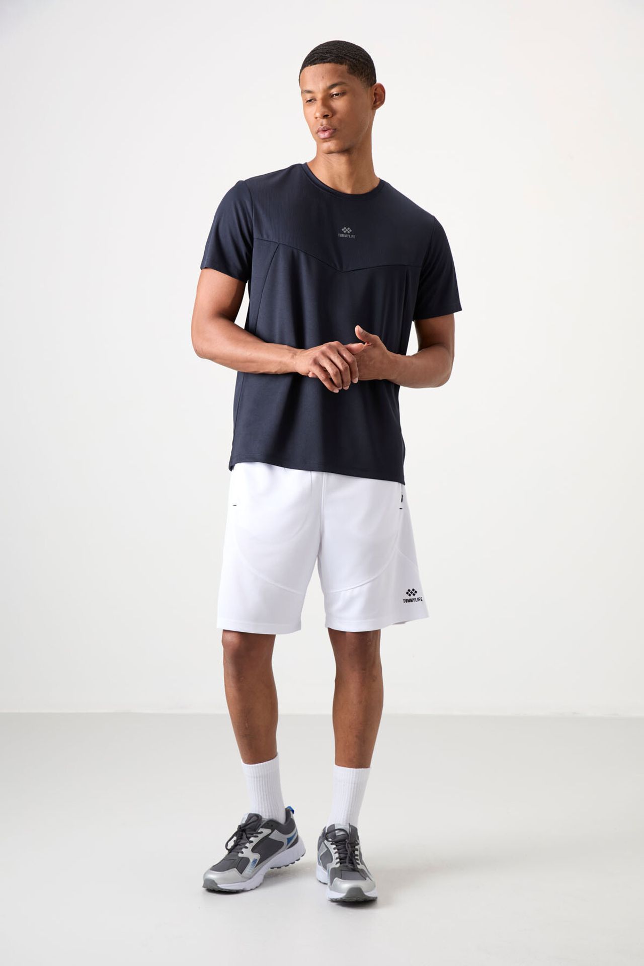 TOMMY Men's Solid Crew Neck T-Shirt 4