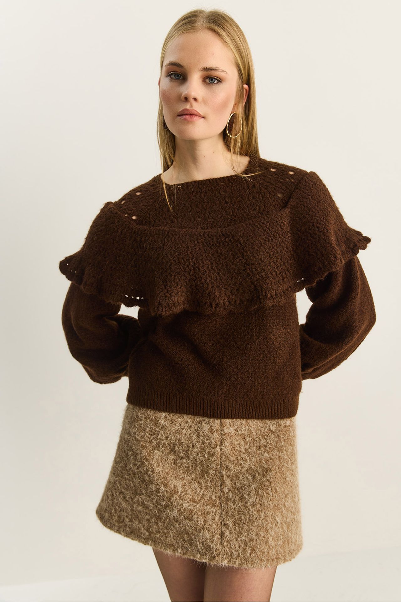 LUCCI Ribbed Boat Neck Thick Sweater with Frilly Detail 6