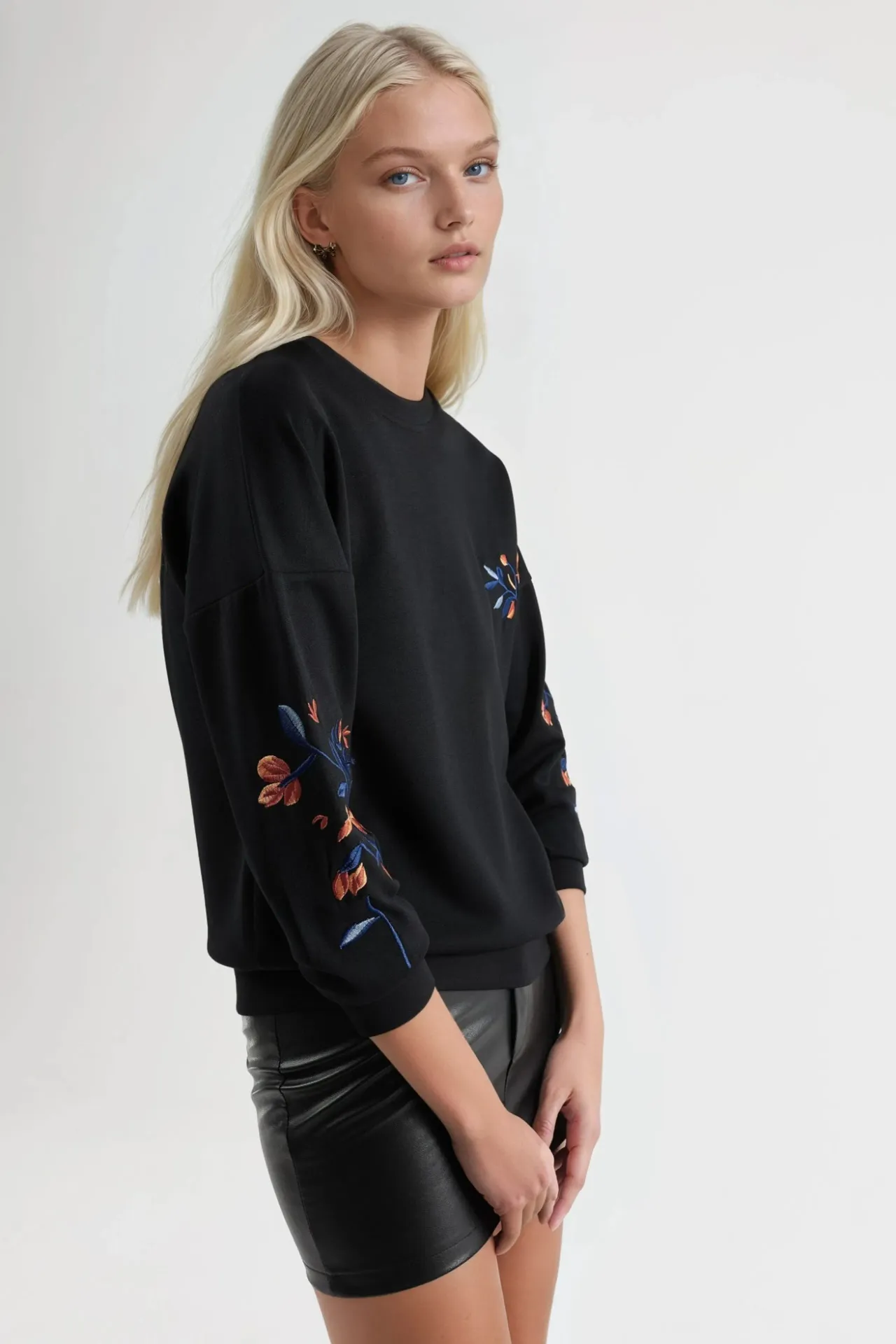 BERSAN Women's Crew Neck Sweatshirt 3