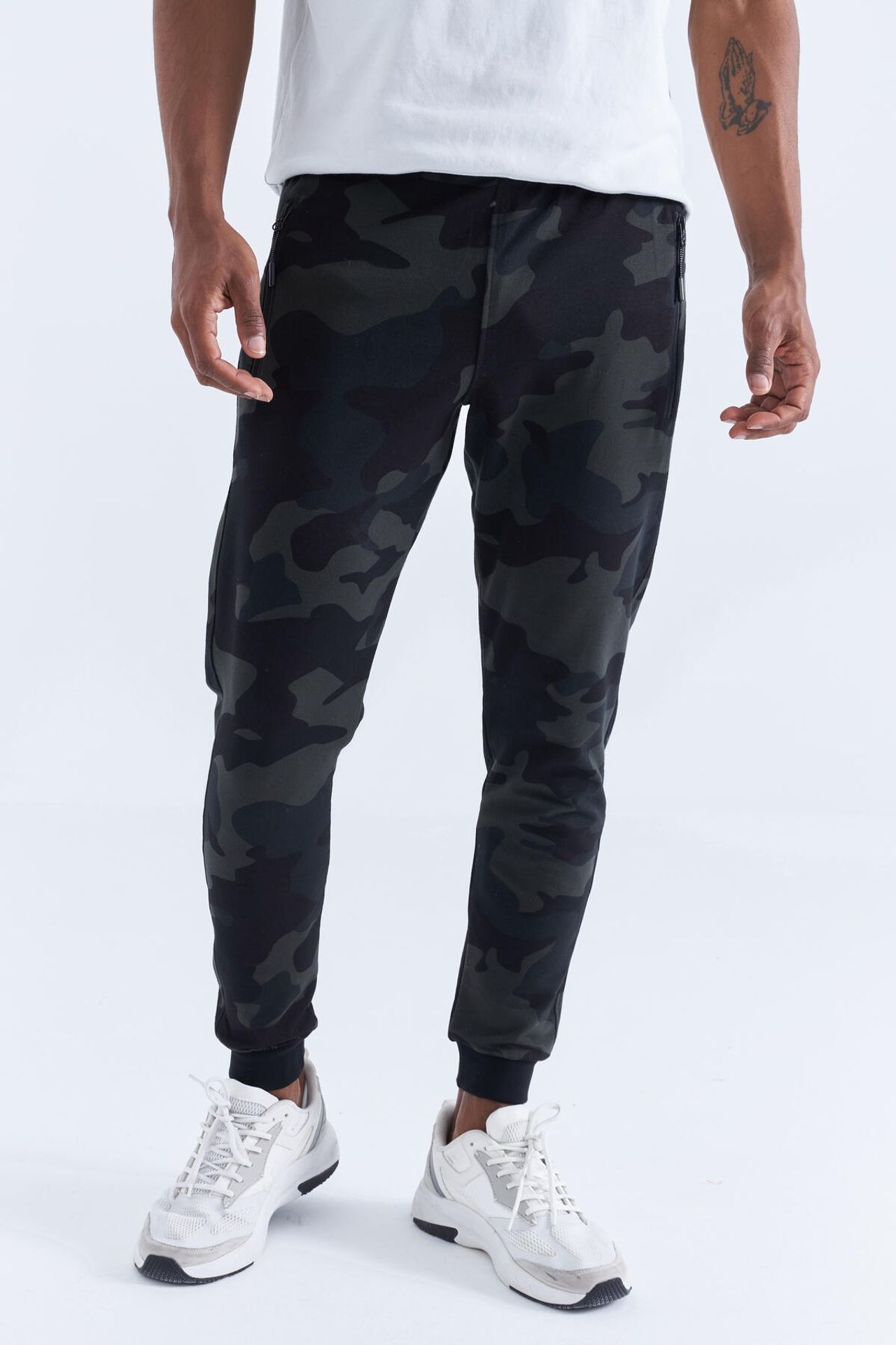 TOMMY Men's Camouflage Slim Fit Sweatpants 4