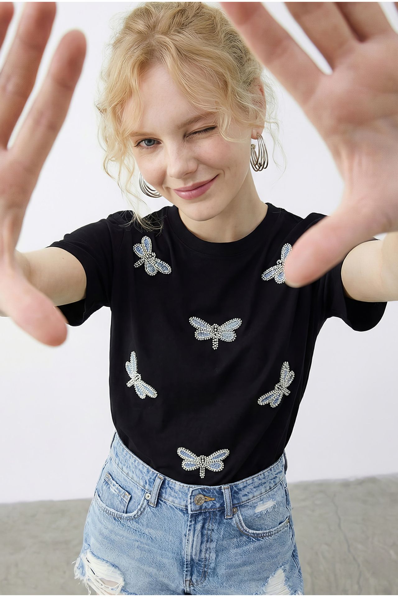 LUCCI Embroidered Crew Neck Relaxed Fit T-Shirt 1