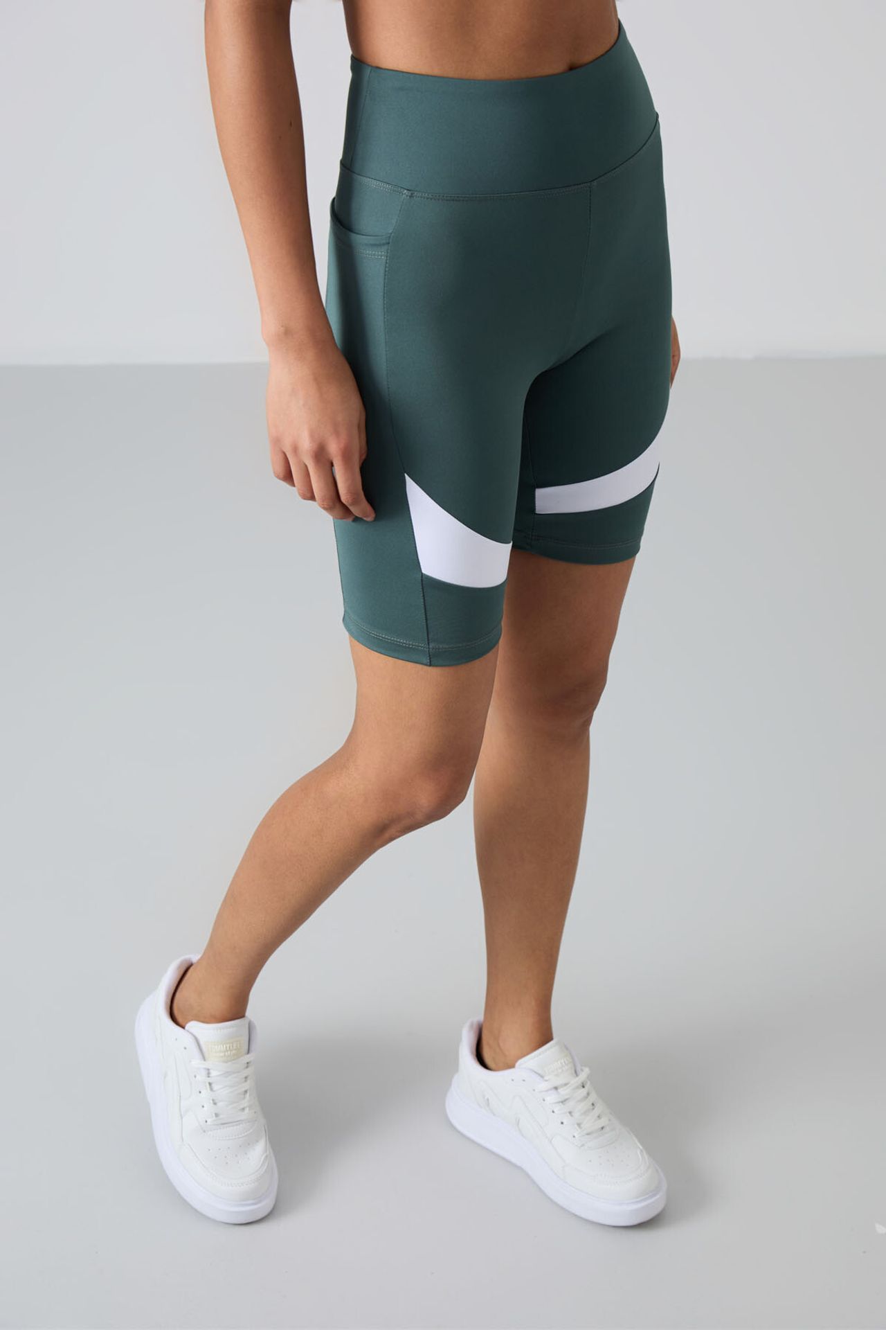 TOMMY High-Waist Short Sports Leggings