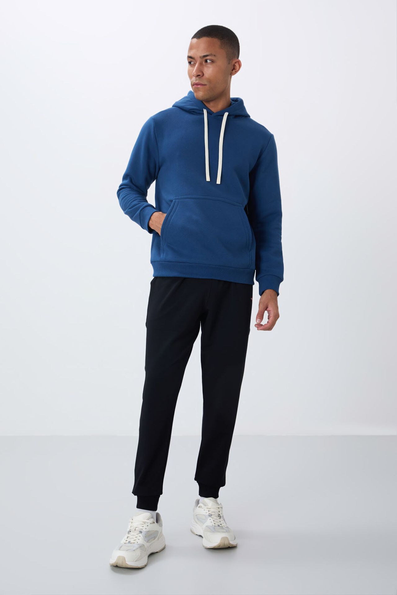 TOMMY Men's Solid Hooded Sweatshirt With Pocket 3