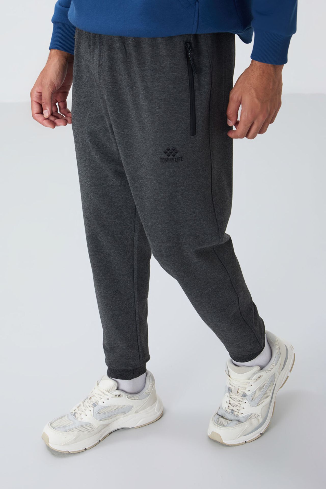 TOMMY Men's Jogger Sweatpants With Zip Pocket 3