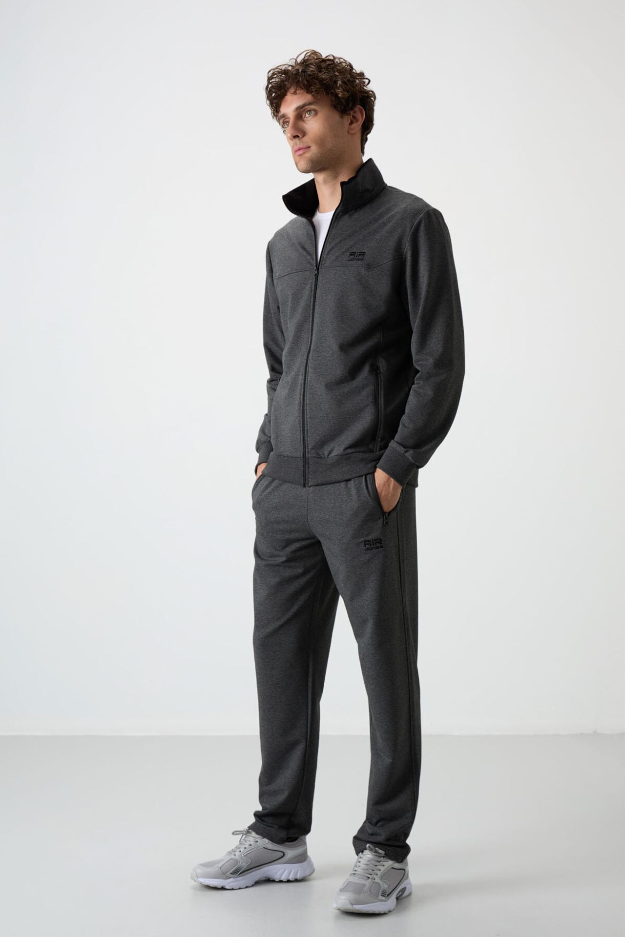 TOMMY Men's Knit Fleece Sweatshirt And Pants Set 1