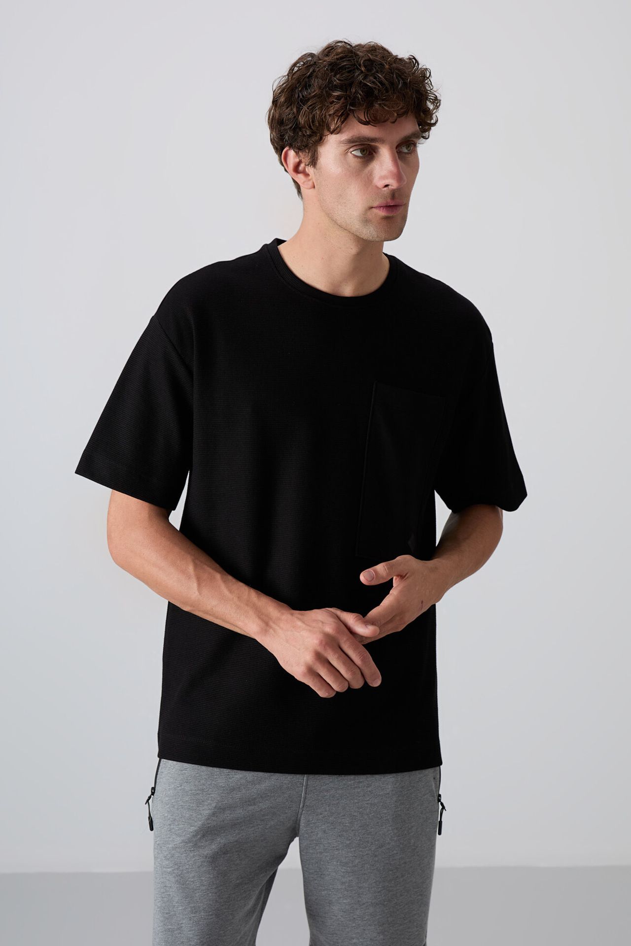 TOMMY Oversized Cotton-Blend Crew Neck T-Shirt With Pocket 4