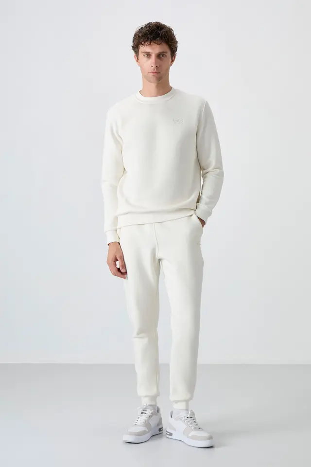 TOMMY Men's Long-Sleeve Crew Neck Sweatshirt And Pants Set