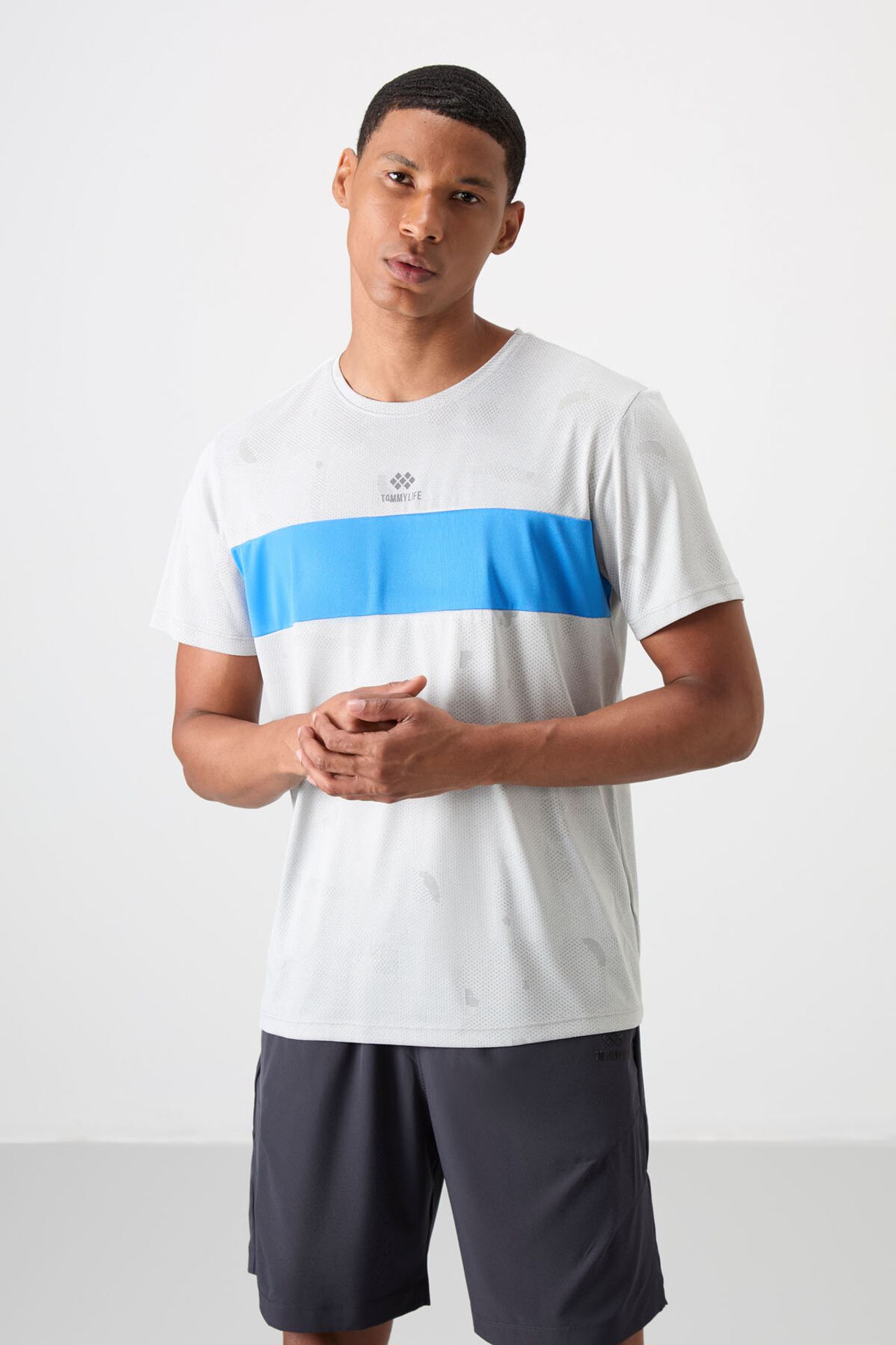 TOMMY Men's Color-Blocked Crew Neck T-Shirt 1