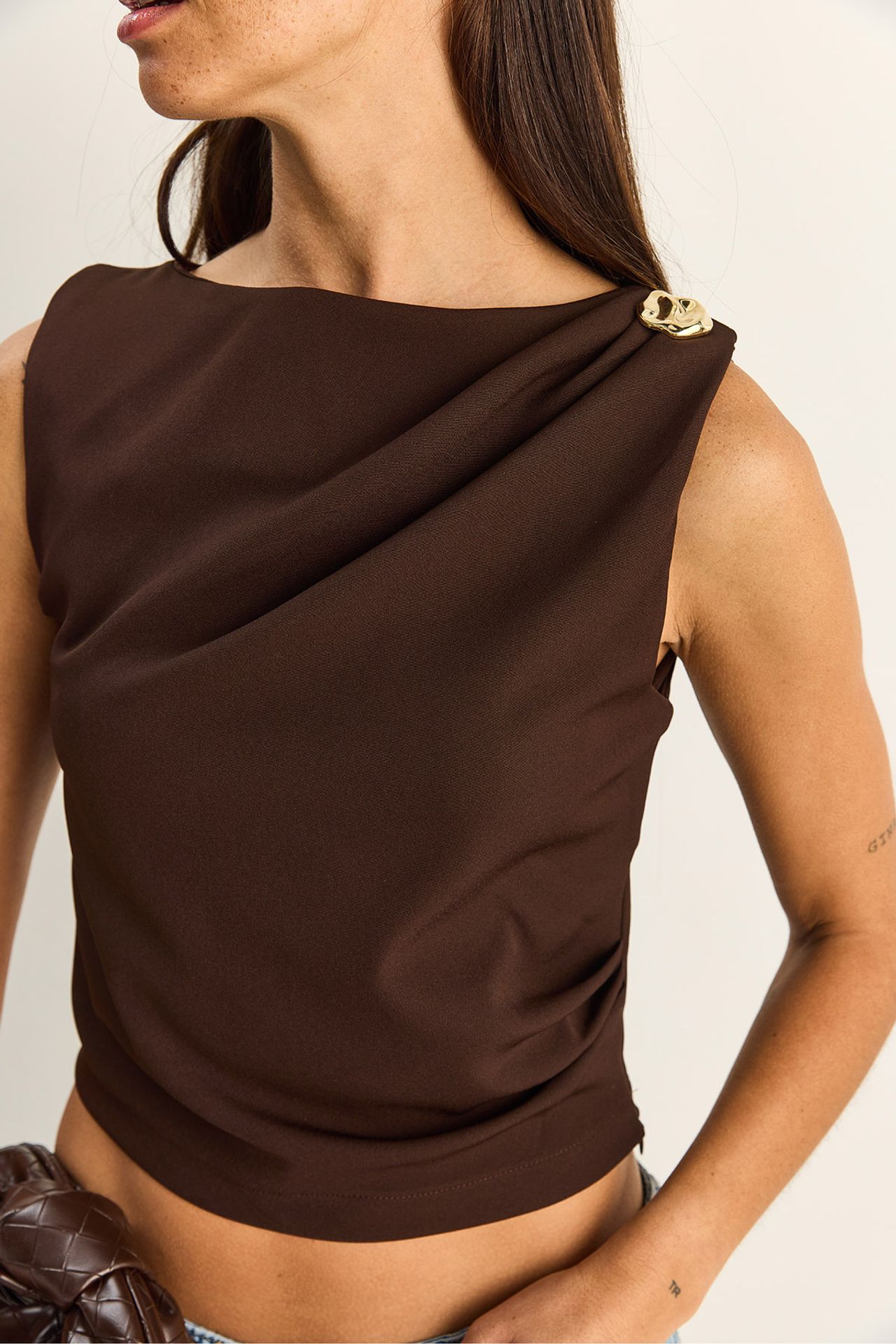 LUCCI Boat Neck Sleeveless Blouse with Stone Accessory 6