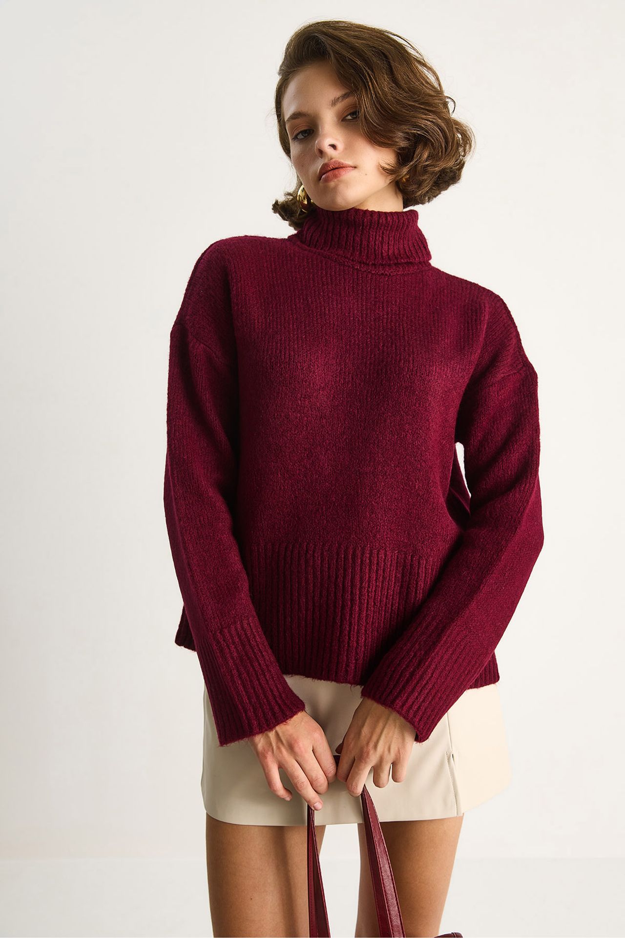 LUCCI Oversized Knit Turtleneck Sweater 4