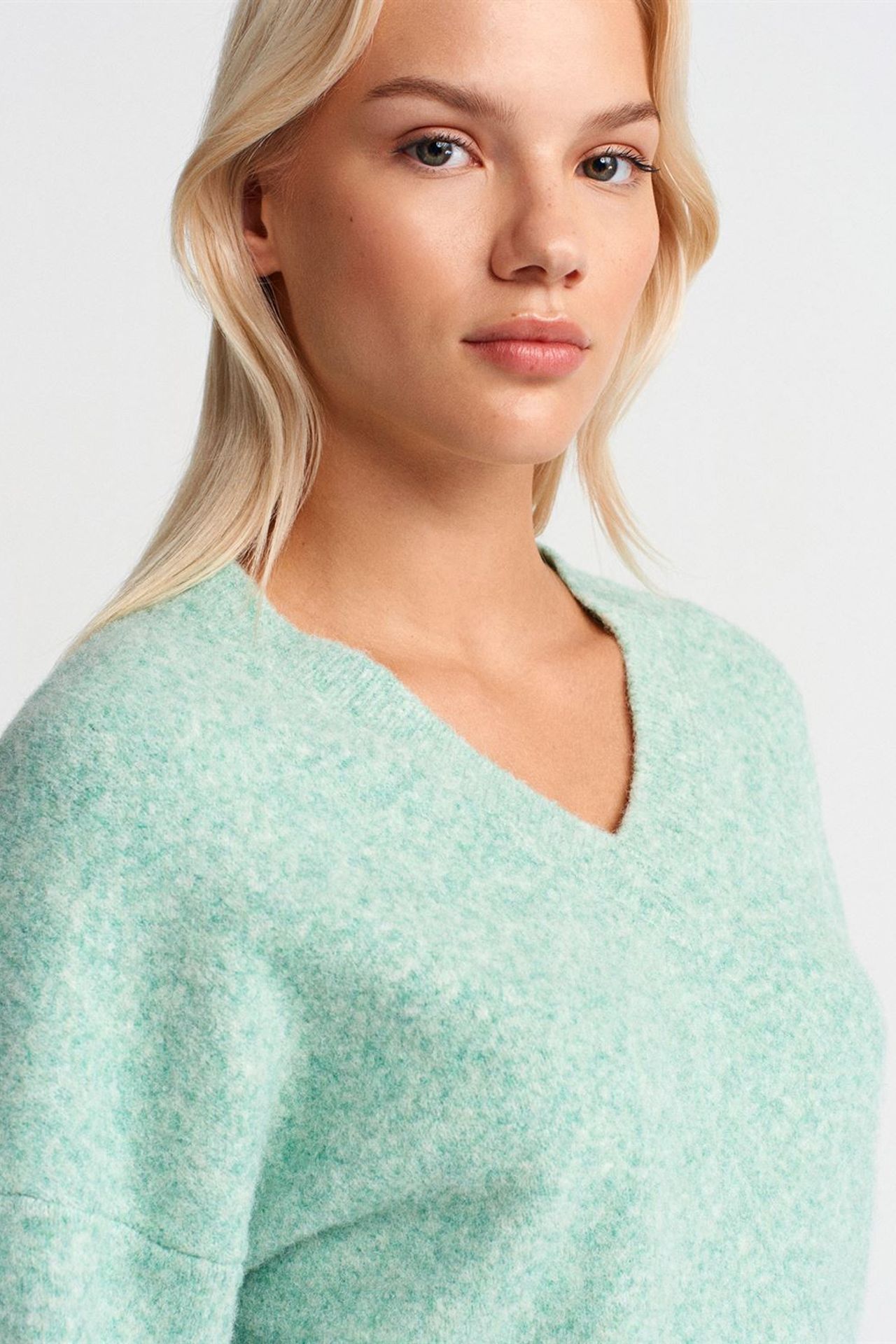 DILVIN Women's V-neck Ribbed Knit Sweater 3