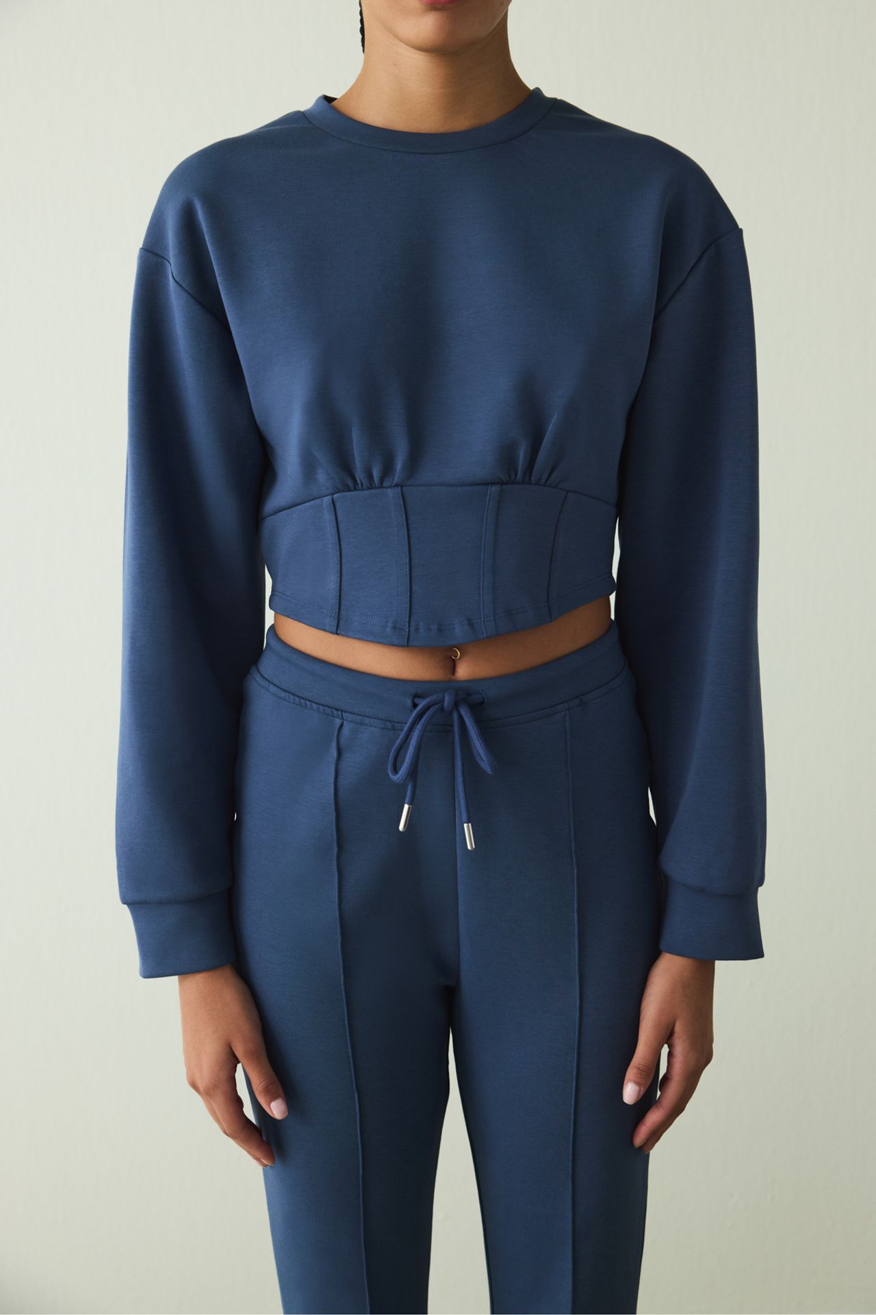 PENTI Belle Line Crew Neck Crop Sweatshirt 3