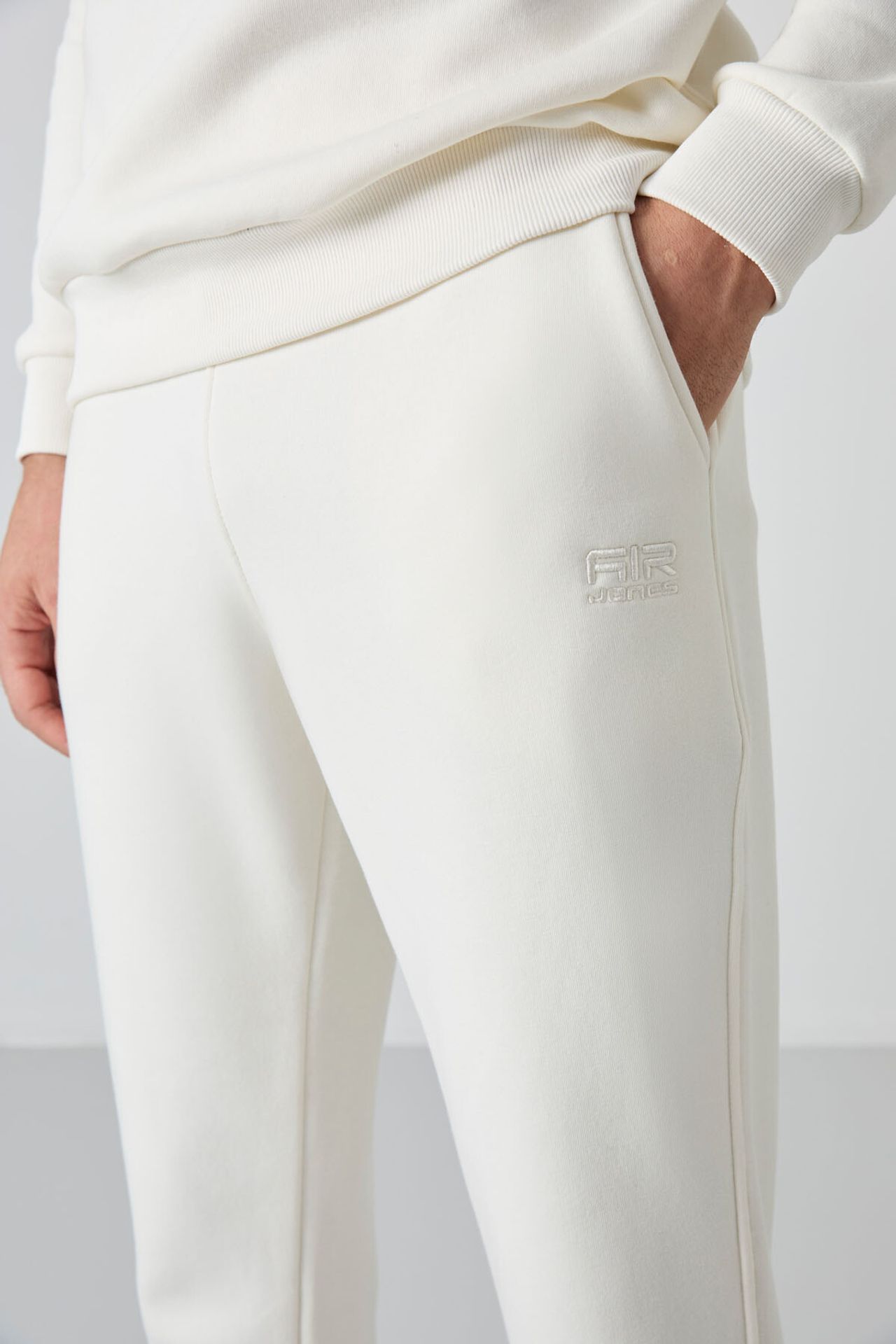 TOMMY Men's Long-Sleeve Crew Neck Sweatshirt And Pants Set 3