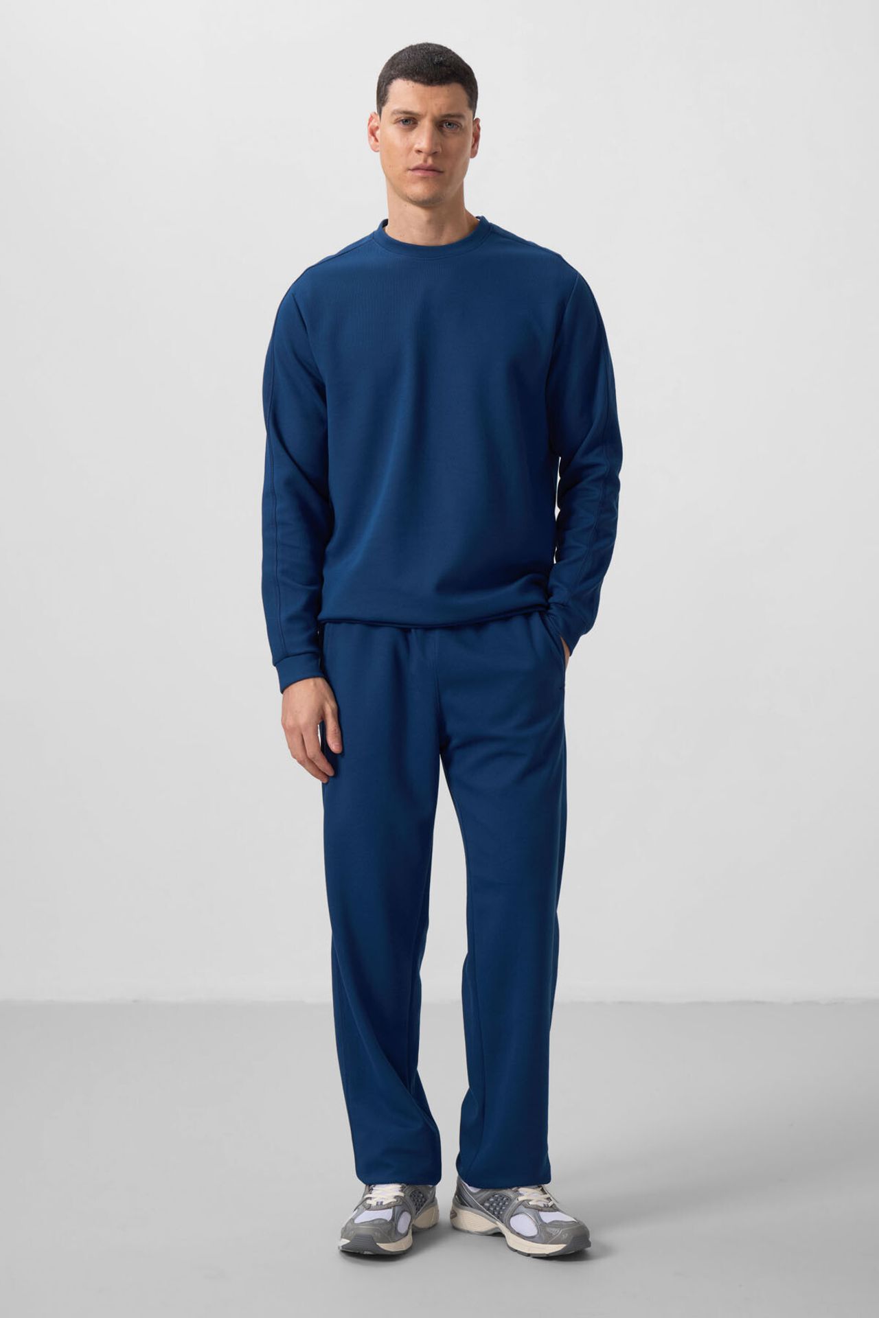TOMMY Men's Oversized Sweatshirt And Pants Set 1