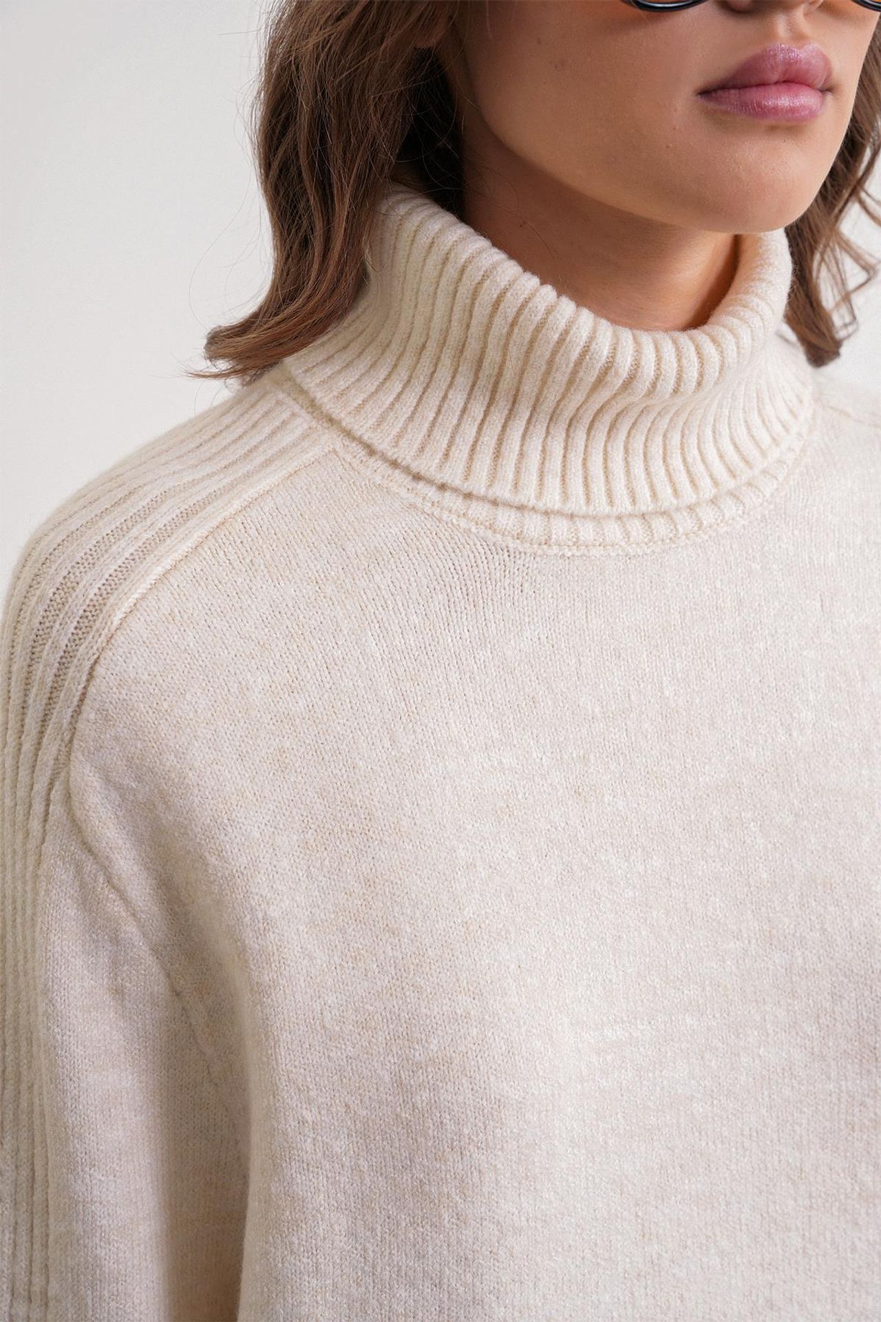 Mixray Loose Fit Turtleneck Knit Sweater 5