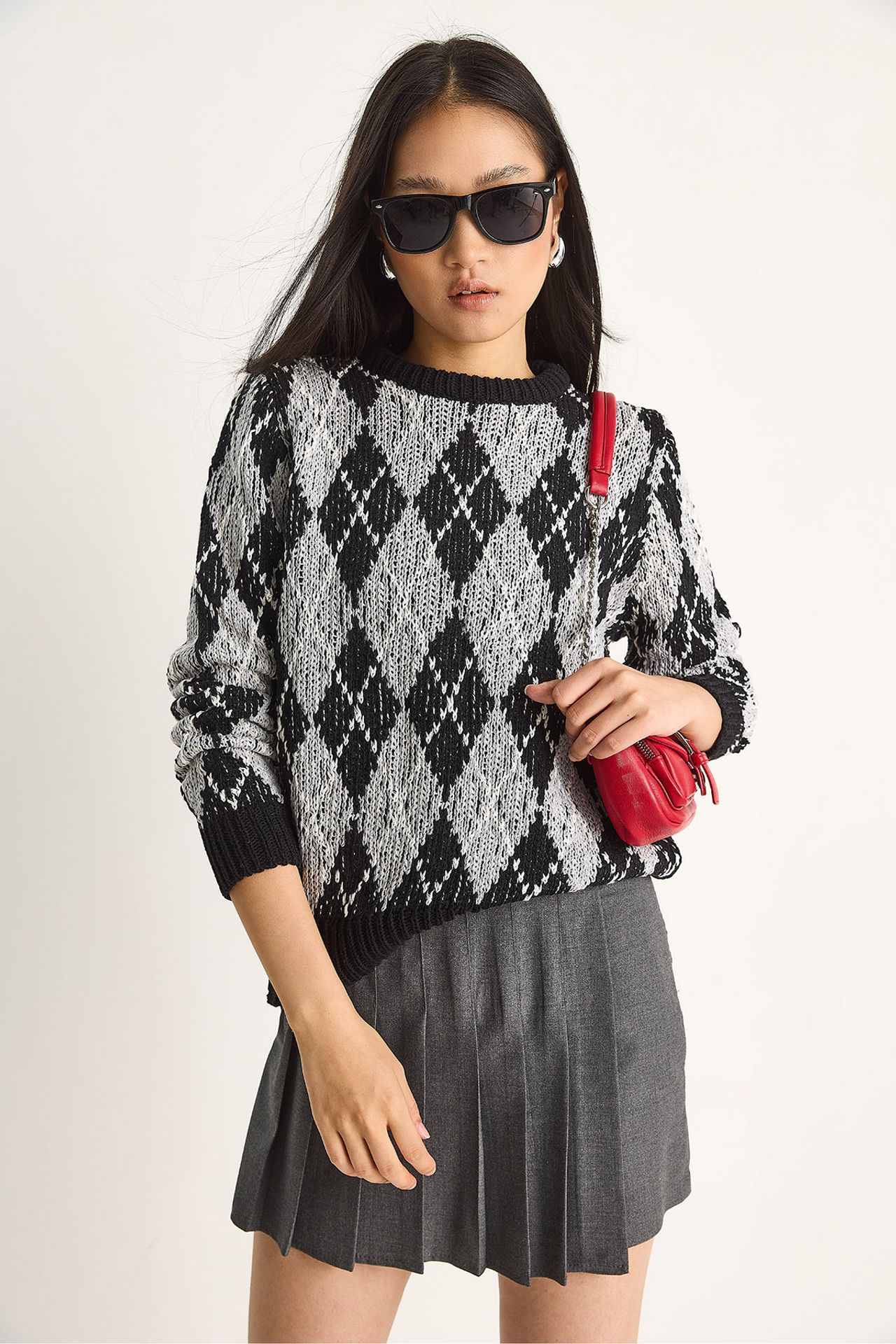 LUCCI Women’s Crew Neck Knitted Sweater with Diamond Pattern 5