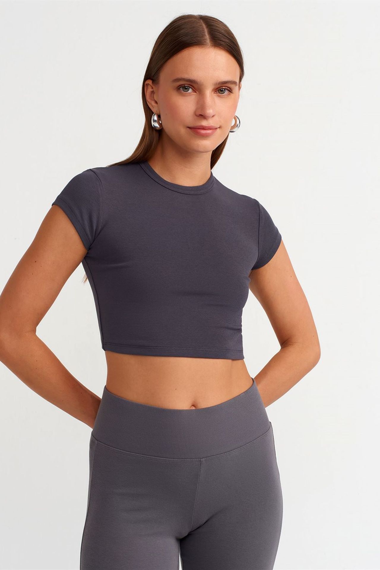 DILVIN Kadın Kısa Slim Fit Bisiklet Yaka Tişört 1