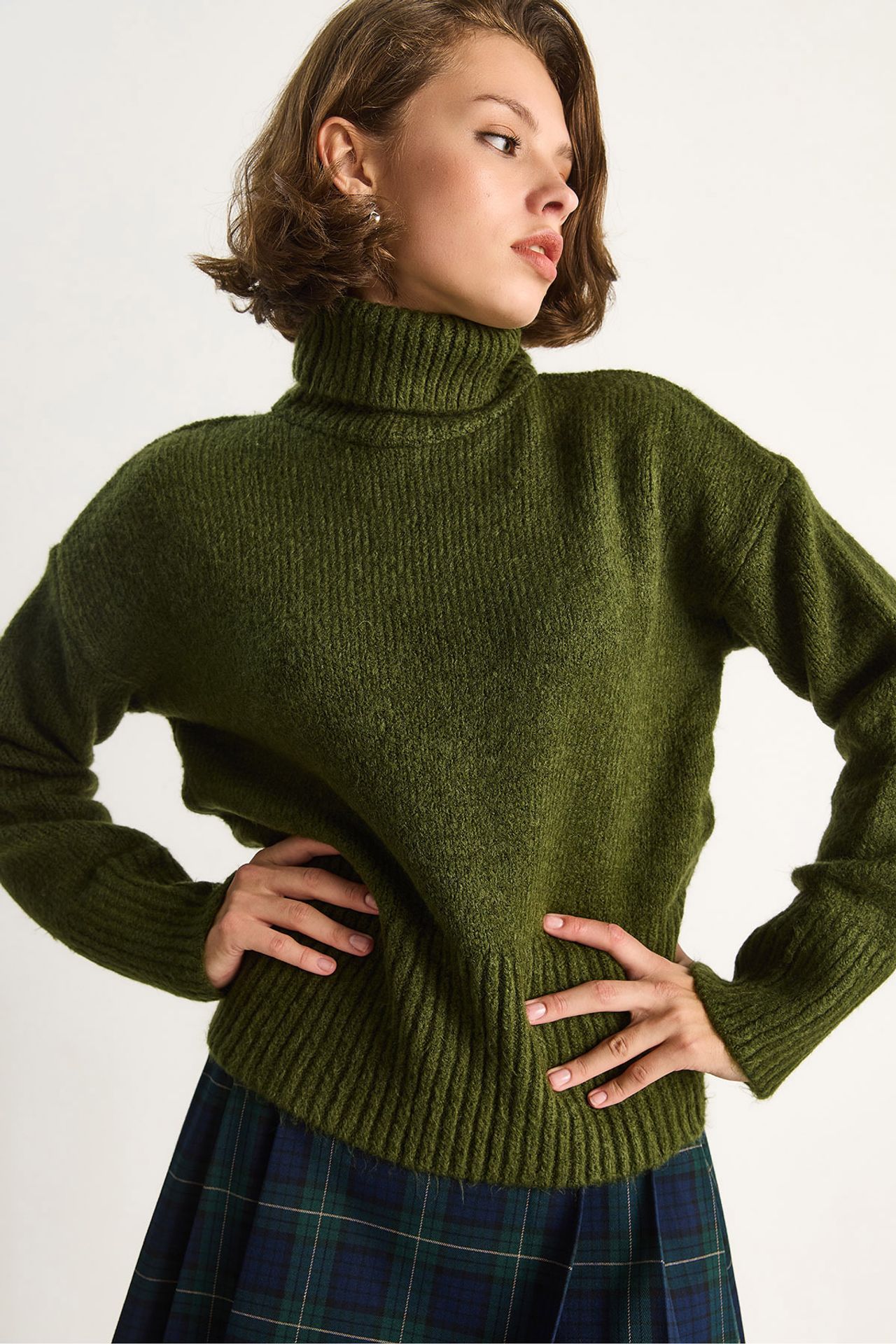 LUCCI Oversized Knit Turtleneck Sweater 5